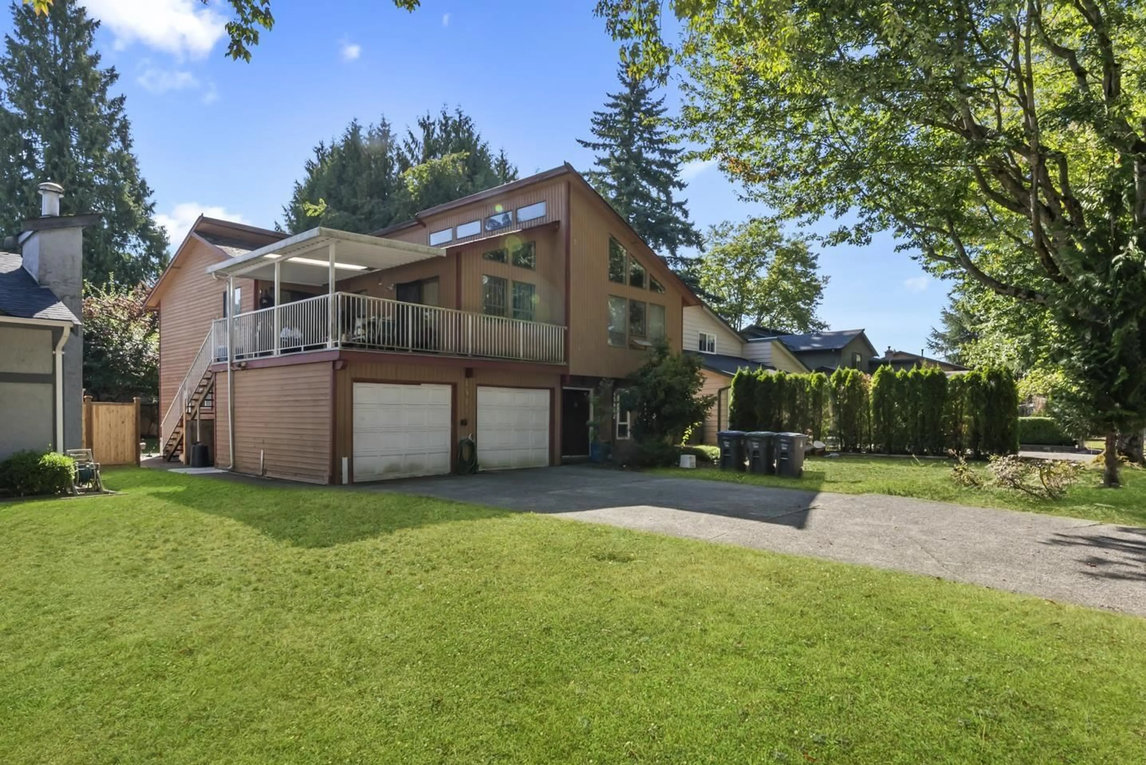 A pic from outside/outdoor area/front of a property/back of a property/a pic from drone, street for 15442 98, Surrey British Columbia V3R7G4