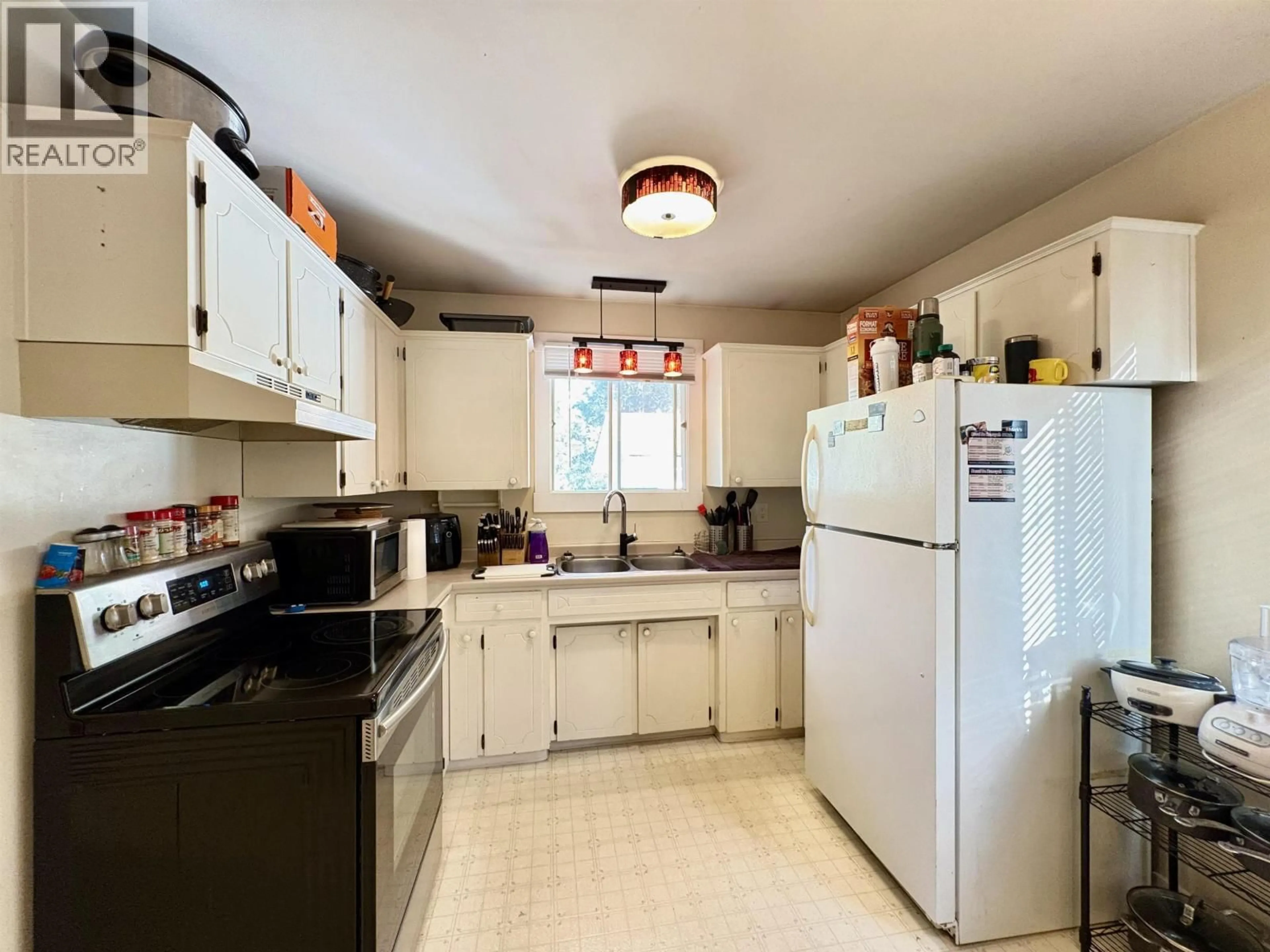Standard kitchen, ceramic/tile floor for 7650 LOYOLA DRIVE, Prince George British Columbia V2N2X1