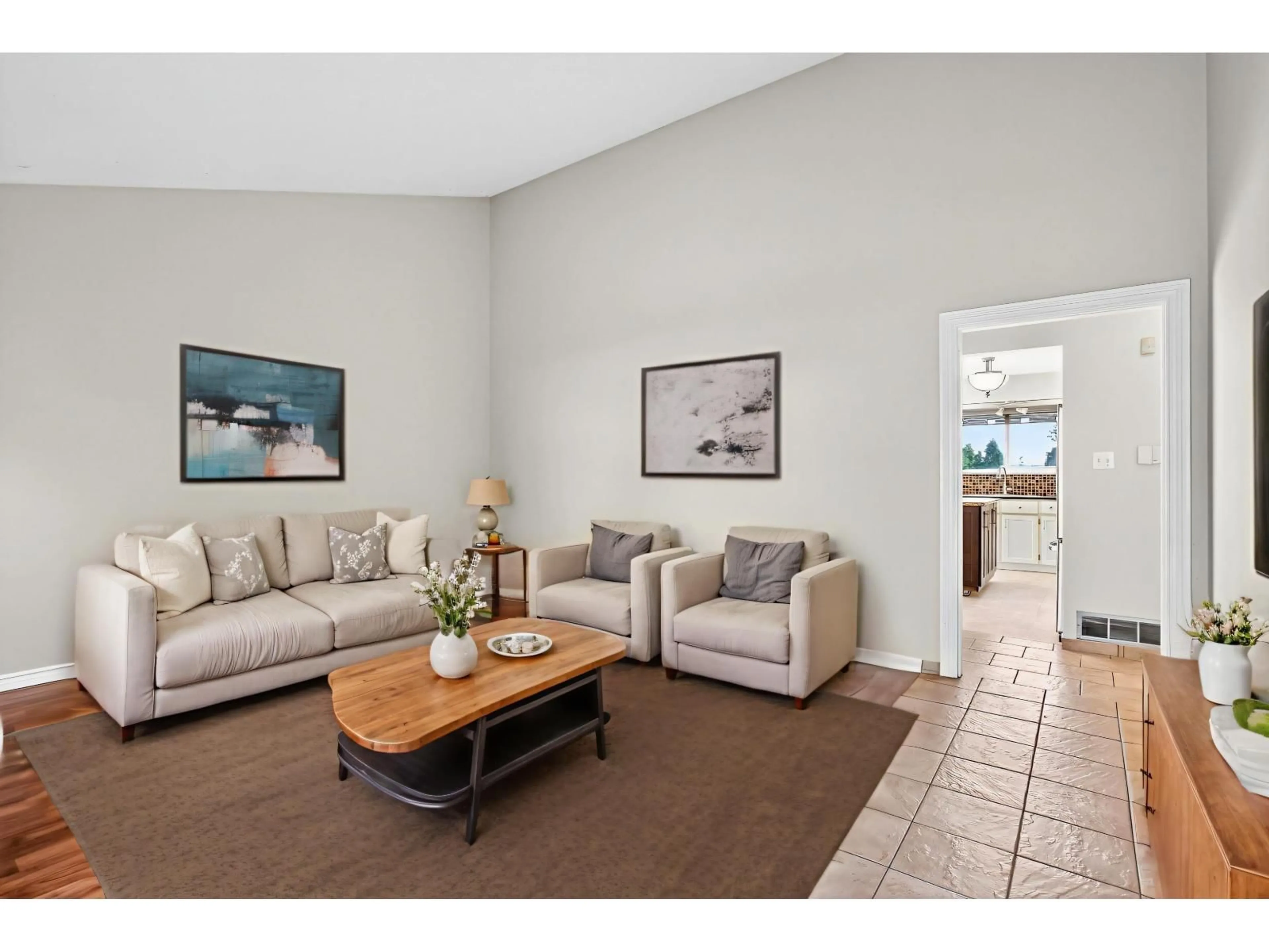 Living room with furniture, unknown for 19740 68, Langley British Columbia V2Y1H6