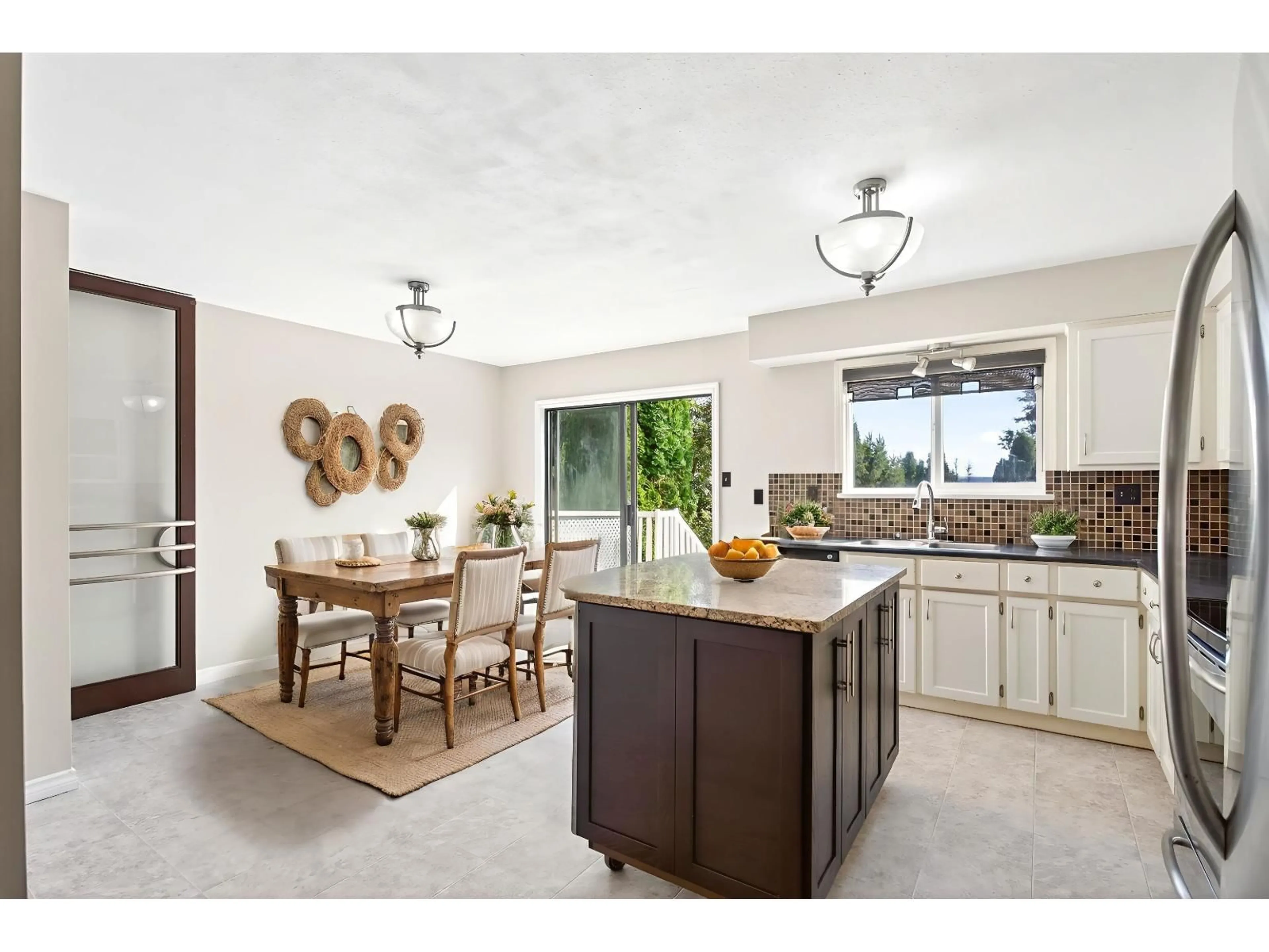 Open concept kitchen, ceramic/tile floor for 19740 68, Langley British Columbia V2Y1H6