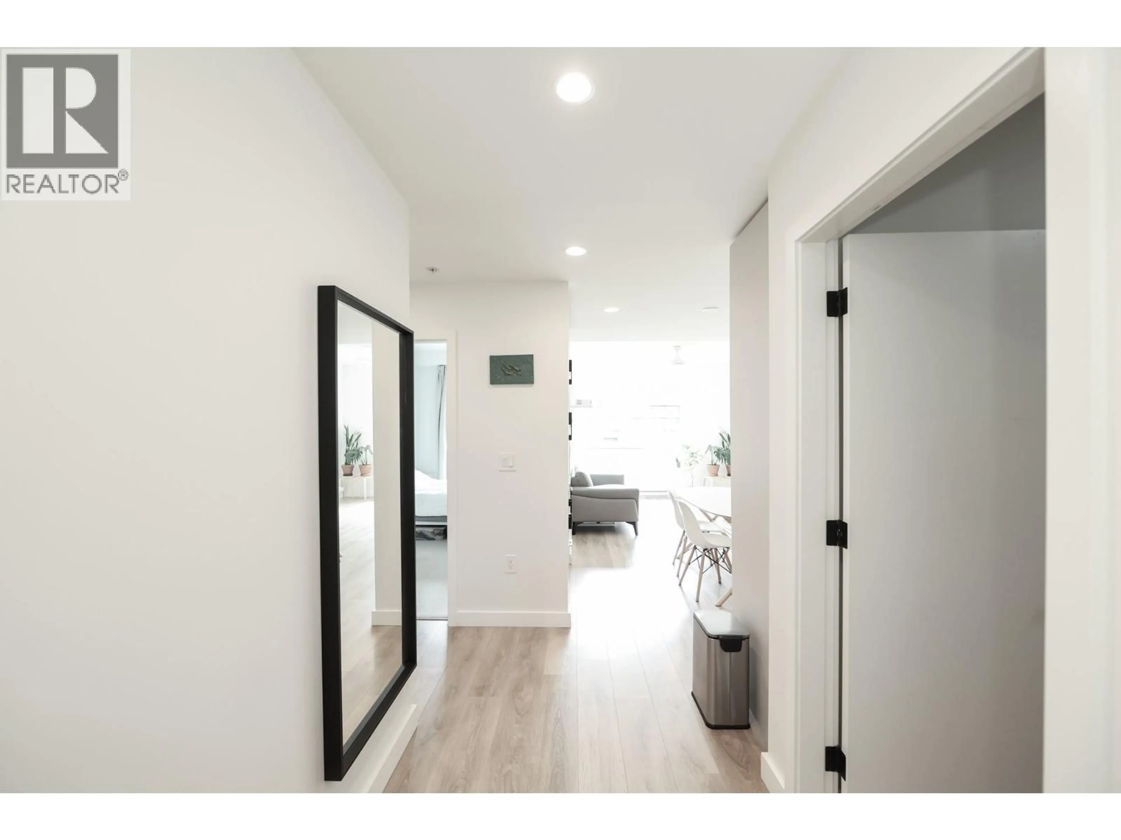 Indoor entryway for 407 - 3038 ST GEORGE STREET, Port Moody British Columbia V3H0L3