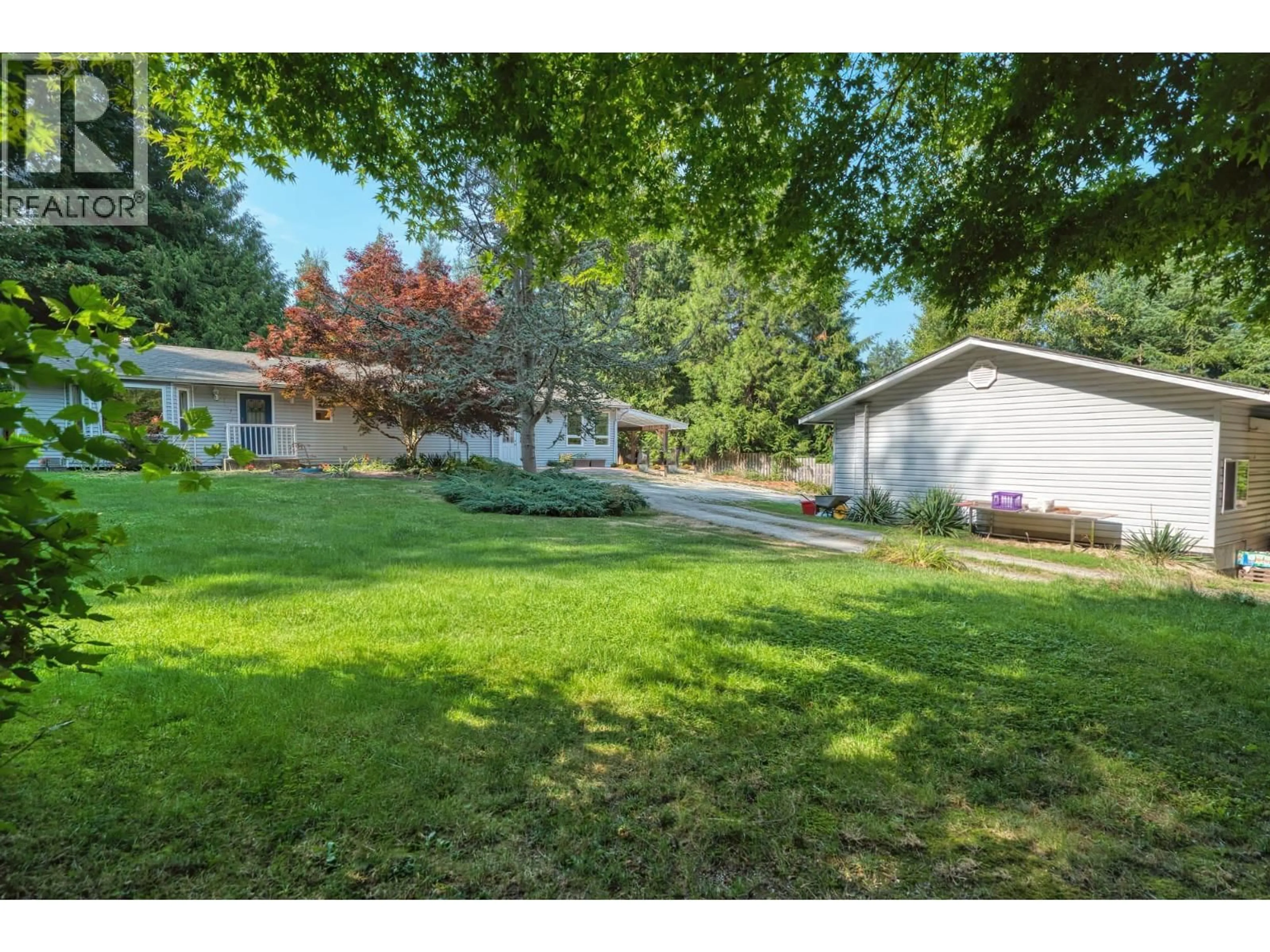 A pic from outside/outdoor area/front of a property/back of a property/a pic from drone, unknown for 7955 CONNOR ROAD, Halfmoon Bay British Columbia V7Z1A6