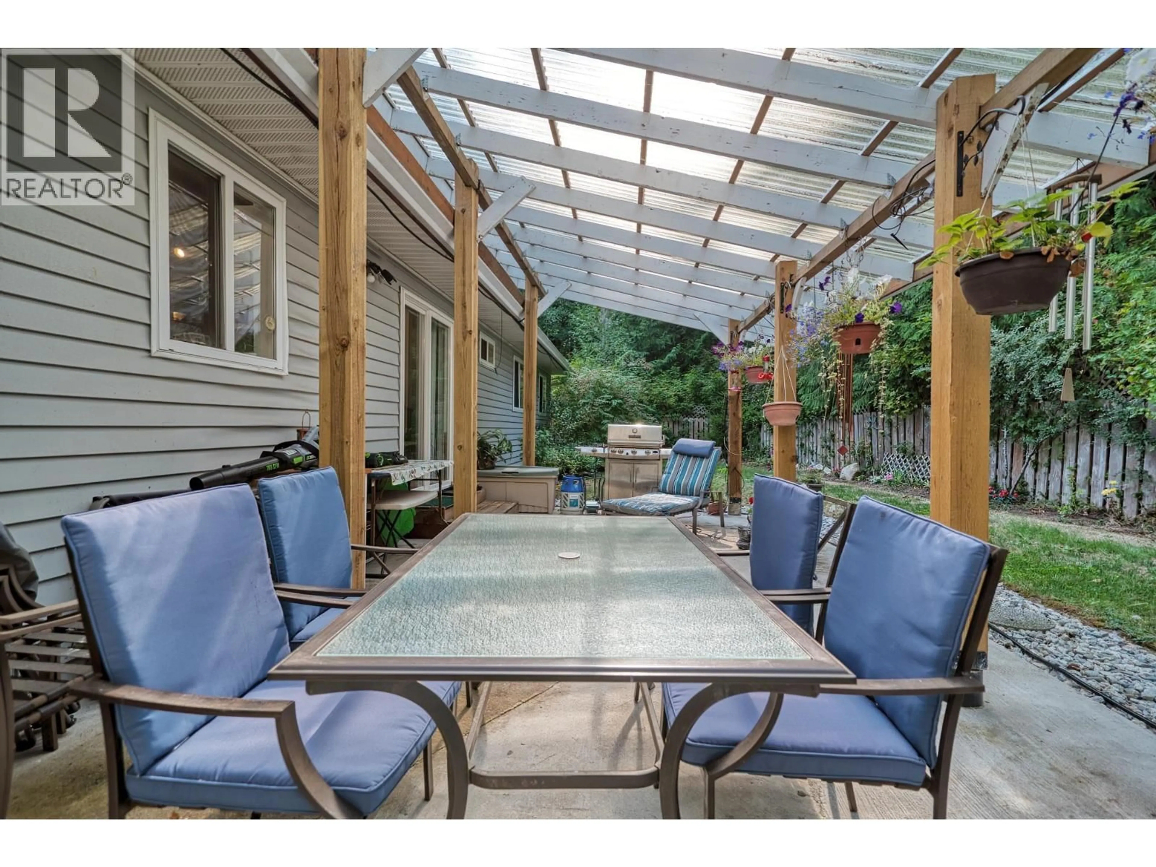 Patio, street for 7955 CONNOR ROAD, Halfmoon Bay British Columbia V7Z1A6