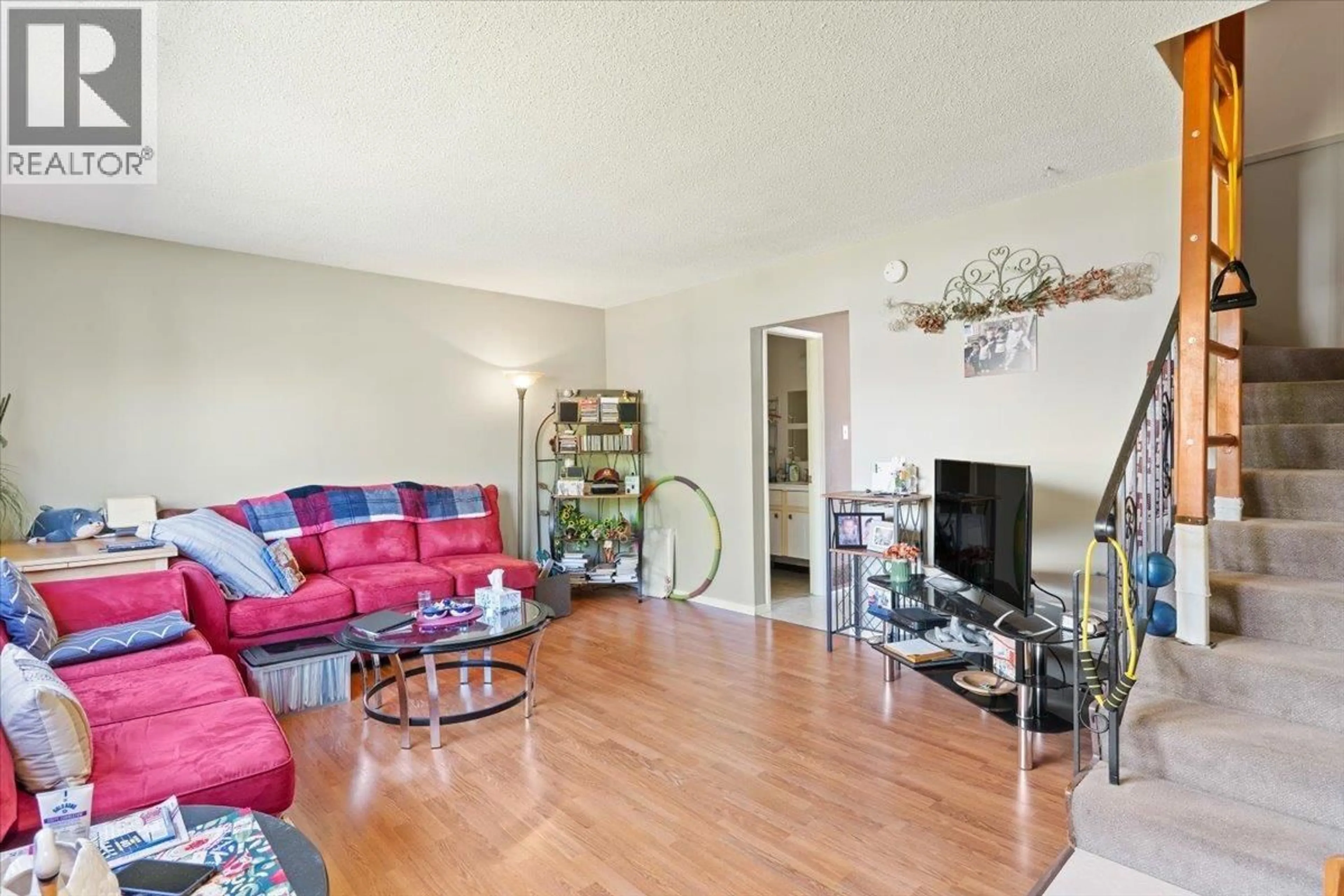 Living room with furniture, wood/laminate floor for 3263 VINCENT STREET, Port Coquitlam British Columbia V3B3T3