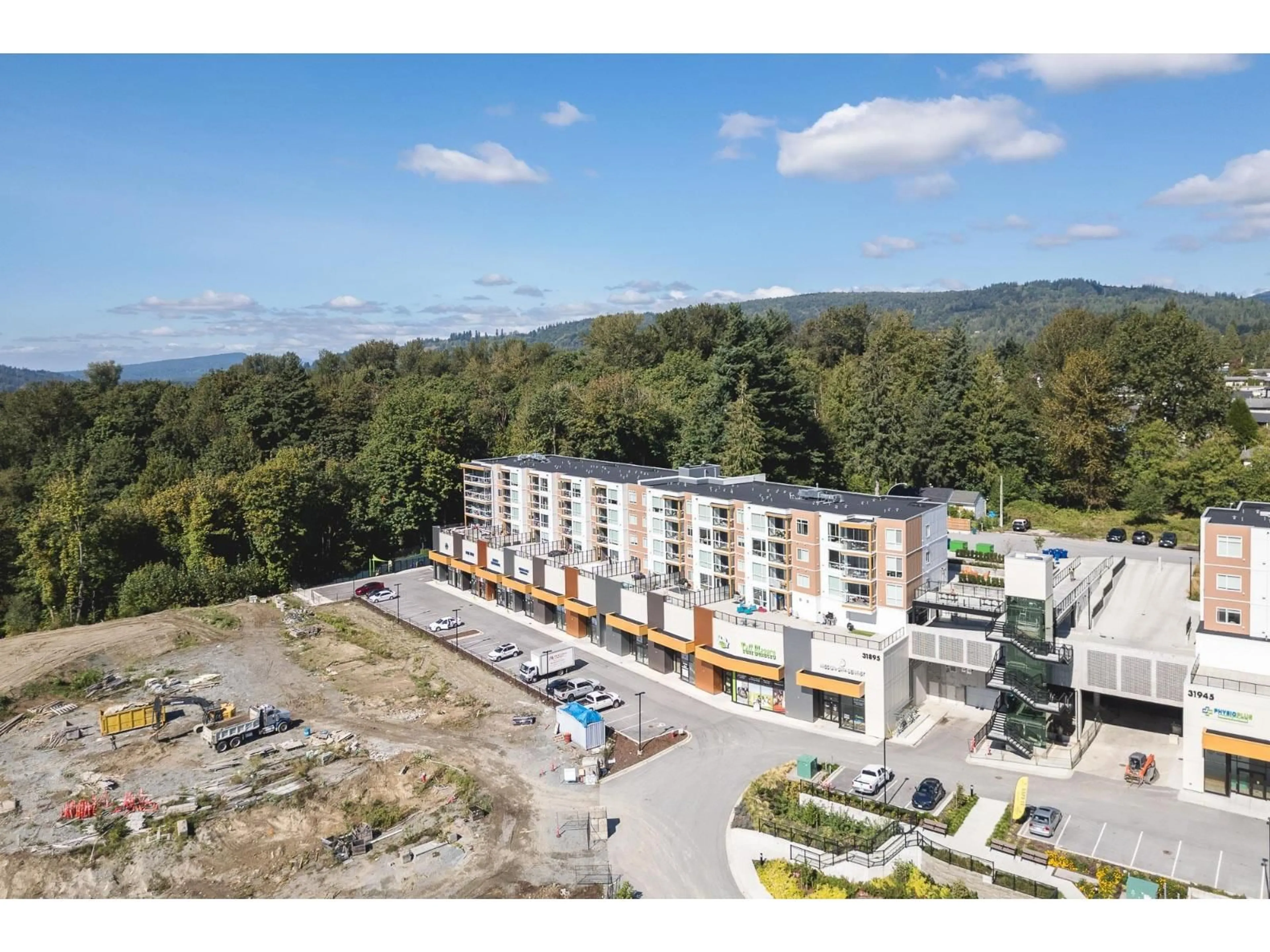 A pic from outside/outdoor area/front of a property/back of a property/a pic from drone, mountain view for 203 - 31900 RAVEN, Mission British Columbia V2V0H5