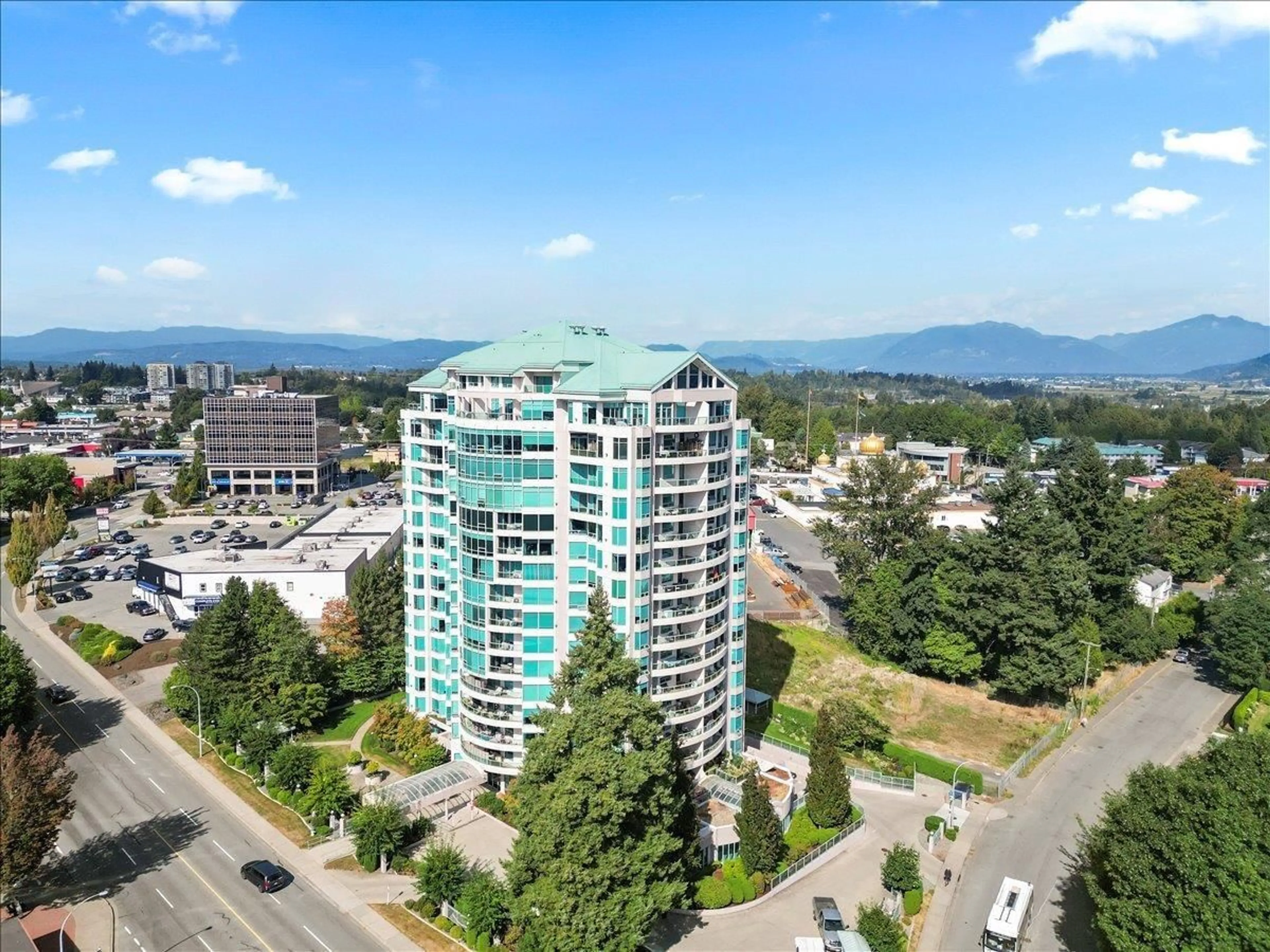 A pic from outside/outdoor area/front of a property/back of a property/a pic from drone, city buildings view from balcony for 1601 - 33065 MILL LAKE, Abbotsford British Columbia V2S8E6