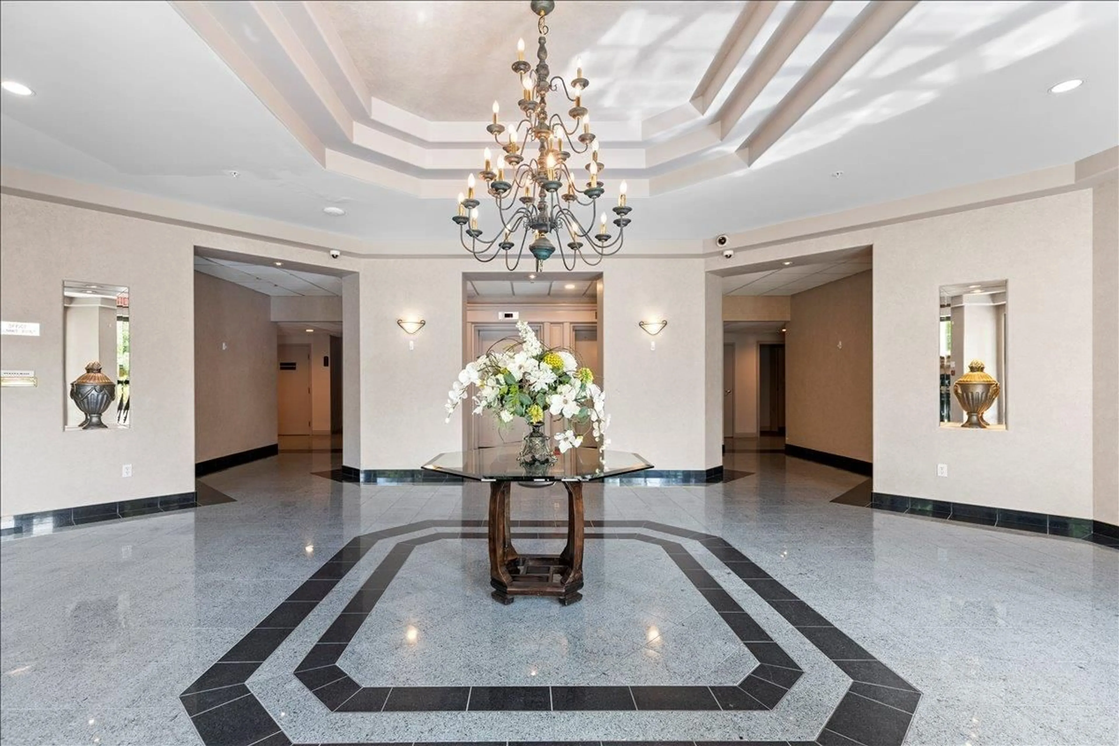 Lobby for 1601 - 33065 MILL LAKE, Abbotsford British Columbia V2S8E6