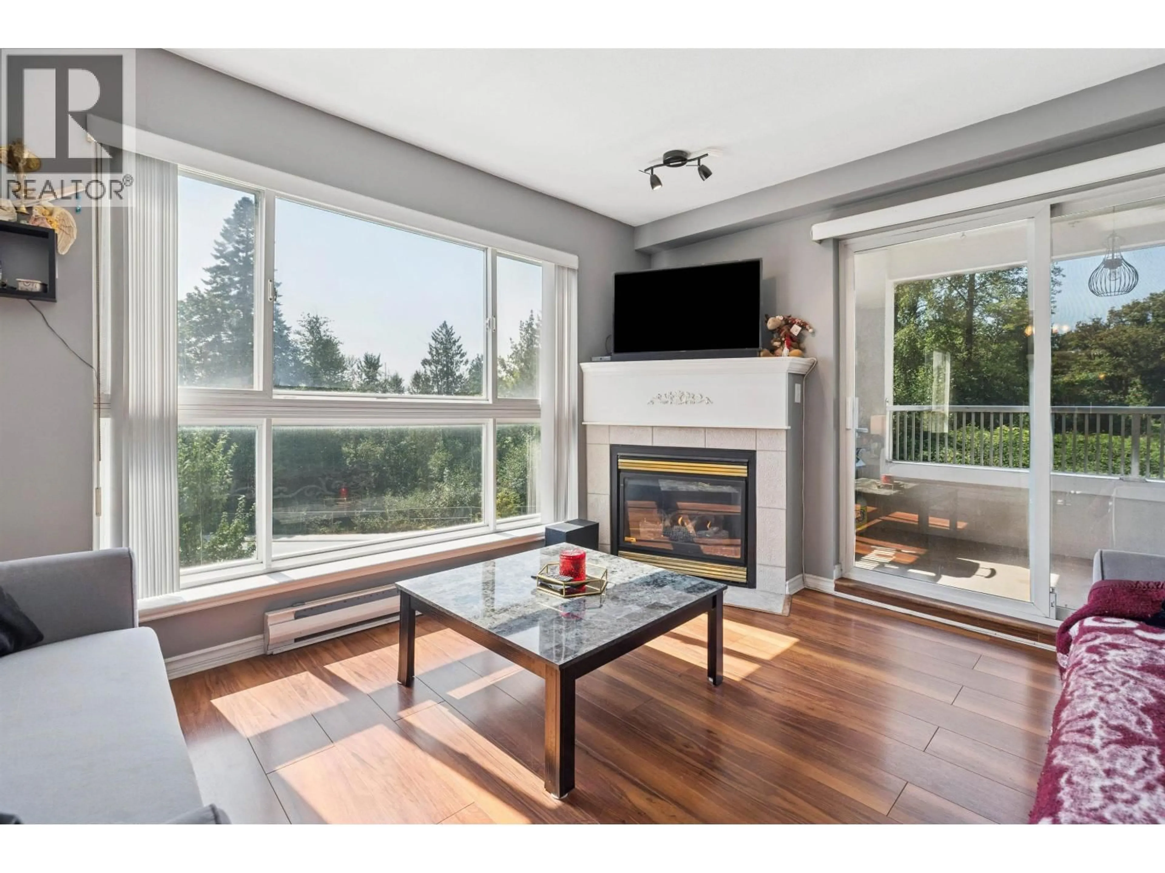 Living room with furniture, wood/laminate floor for 405 - 22230 NORTH AVENUE, Maple Ridge British Columbia V2X2L5
