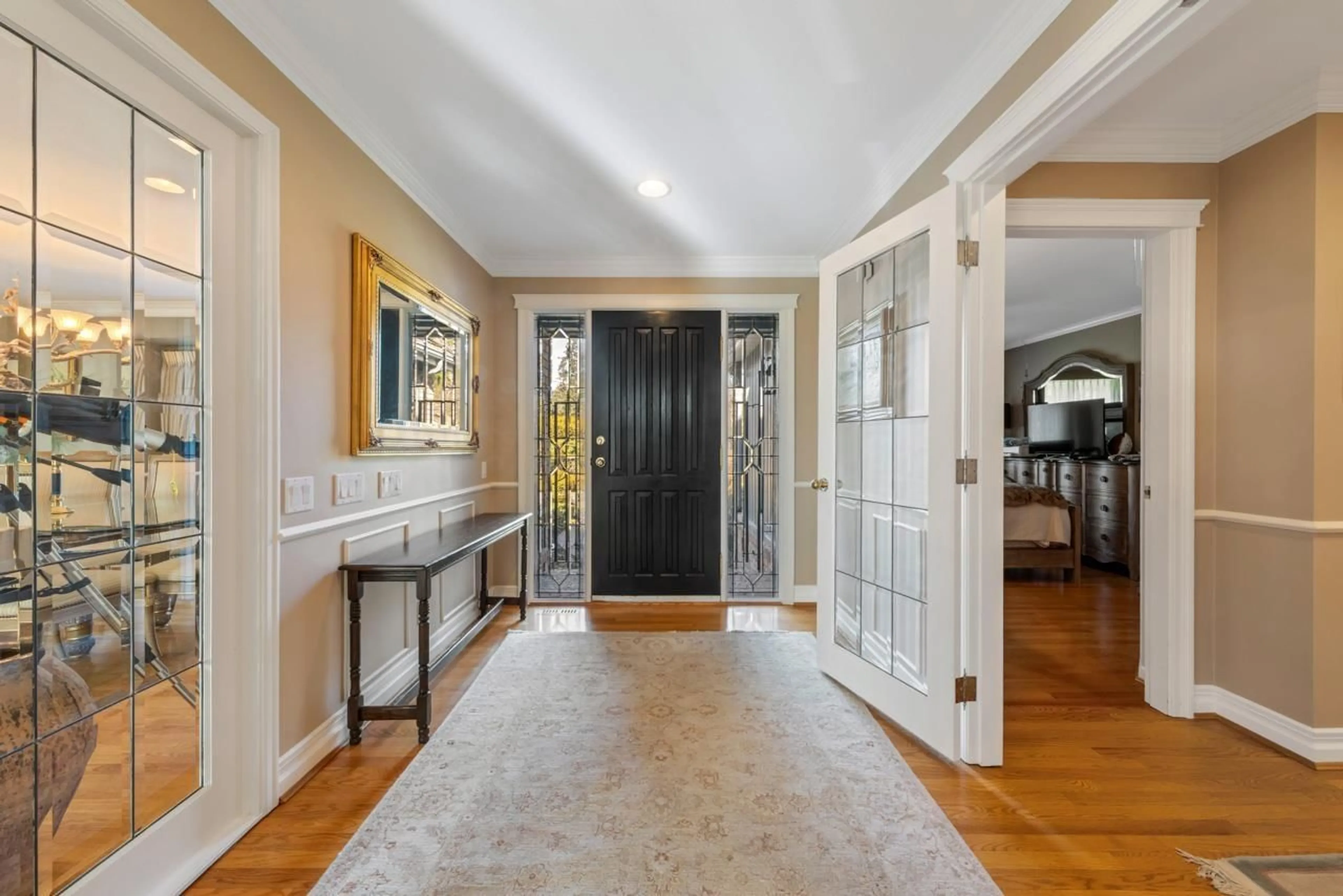 Indoor entryway for 2279 130A, Surrey British Columbia V4A8Y5