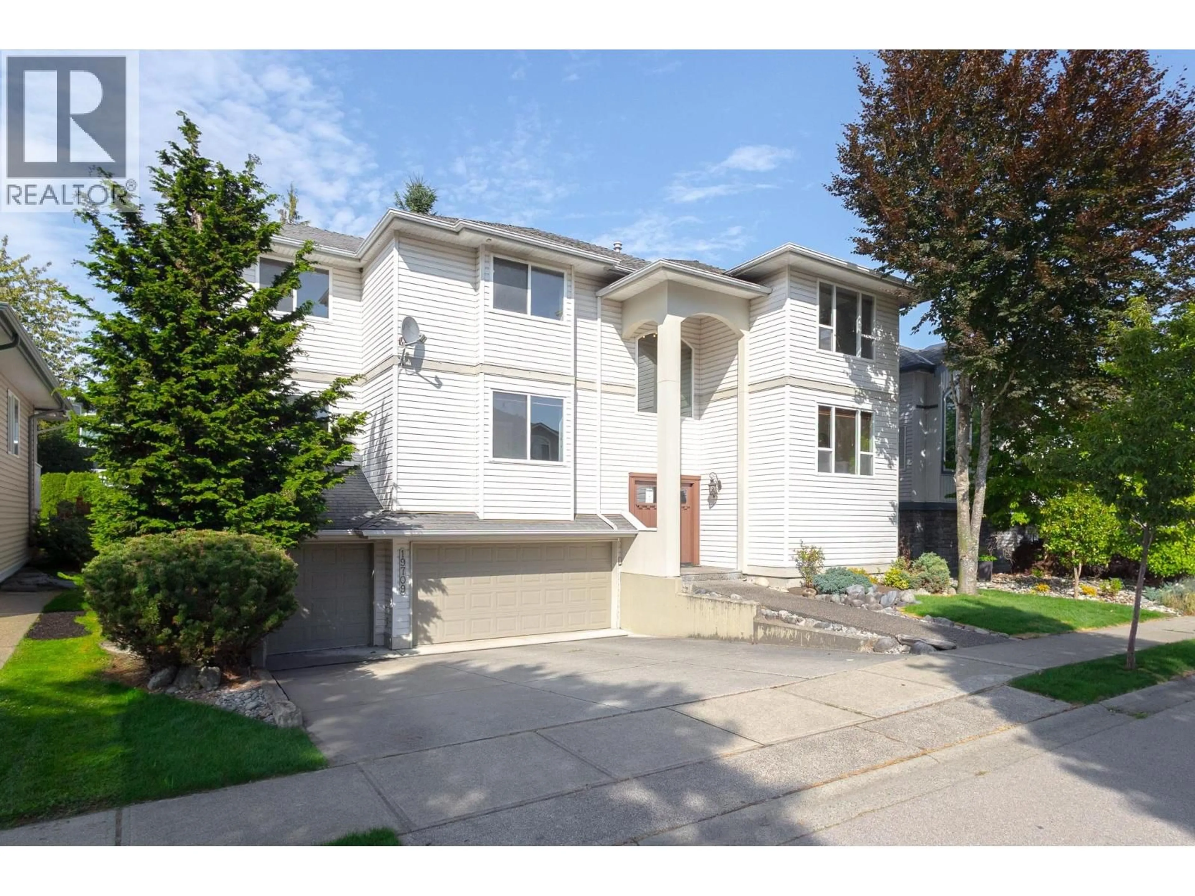 Home with vinyl exterior material, street for 19709 JOYNER PLACE, Pitt Meadows British Columbia V3Y2S3
