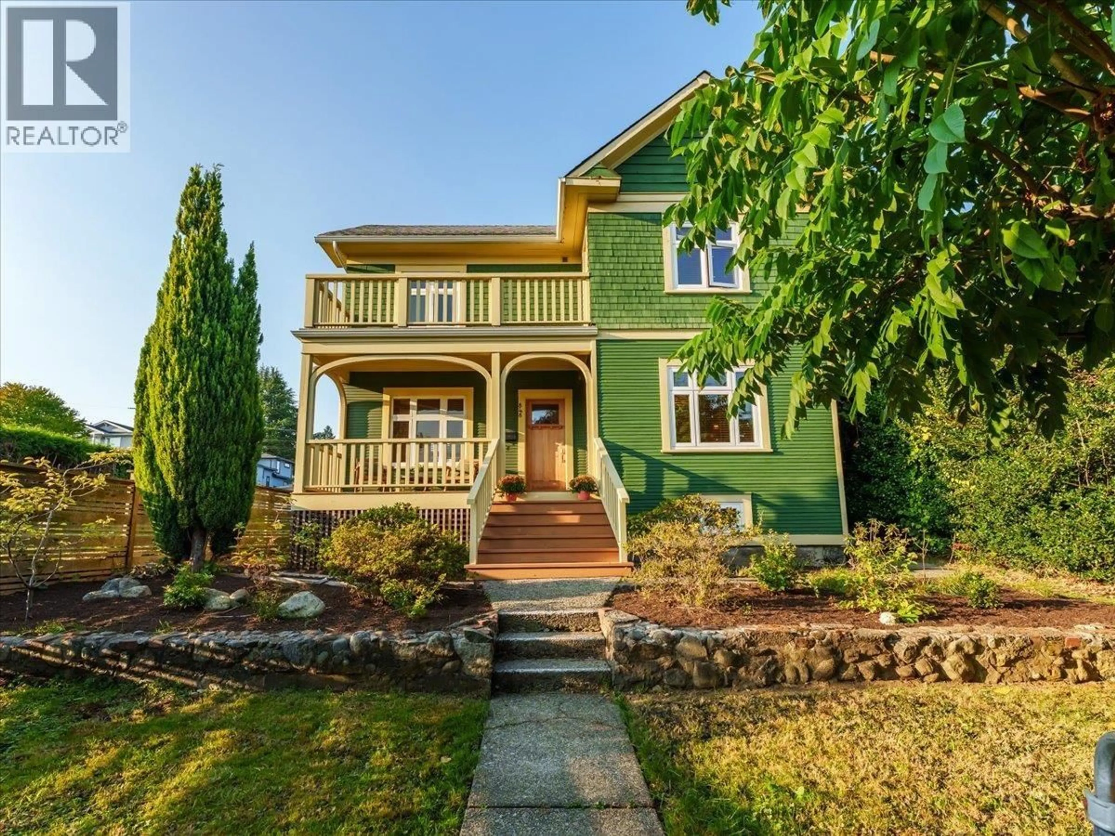 Home with brick exterior material, street for 848 6TH STREET, North Vancouver British Columbia V7L1R7