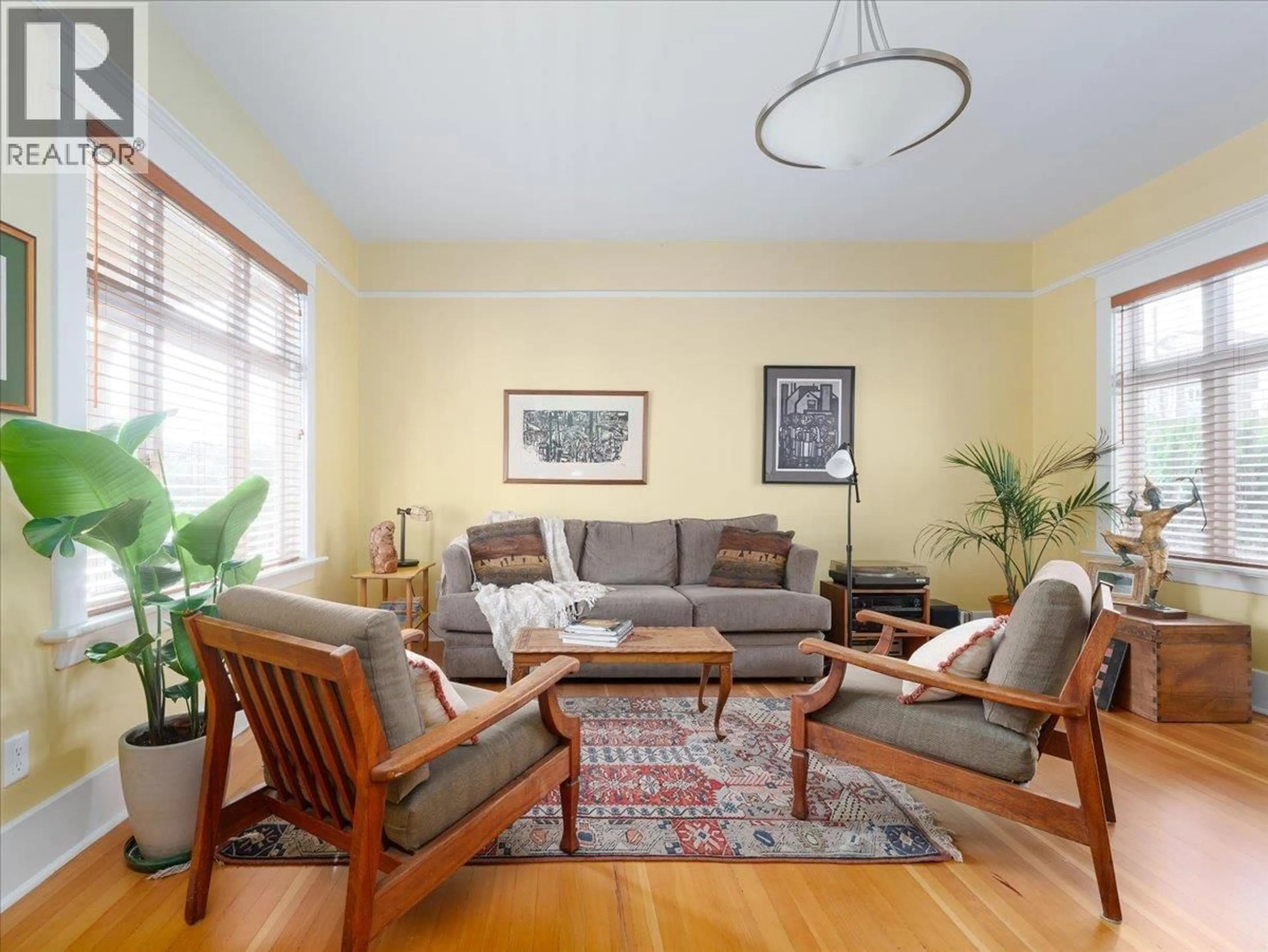 Living room with furniture, unknown for 848 6TH STREET, North Vancouver British Columbia V7L1R7