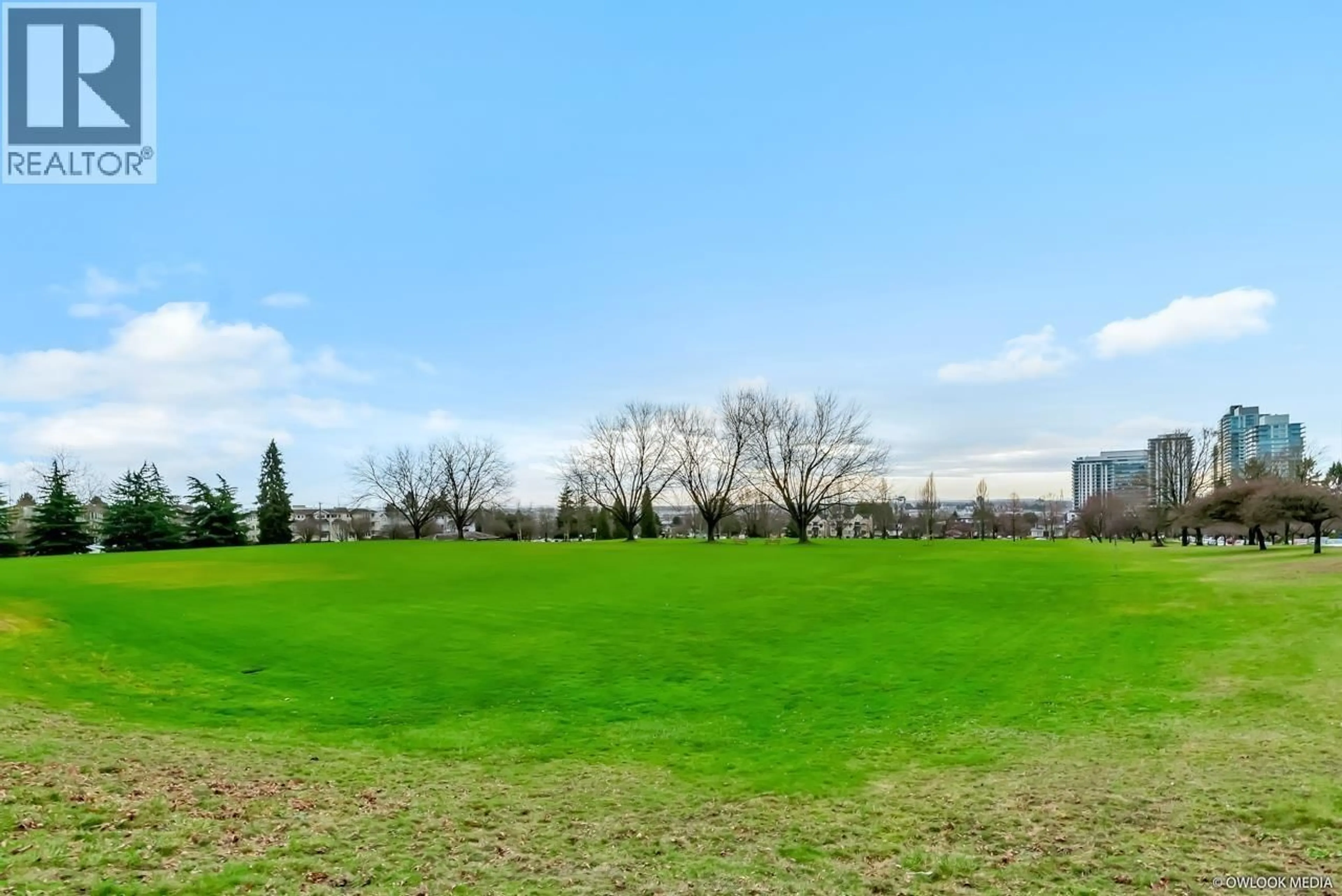 A pic from outside/outdoor area/front of a property/back of a property/a pic from drone, forest/trees view for 504 - 375 59TH AVENUE, Vancouver British Columbia V5X0J4