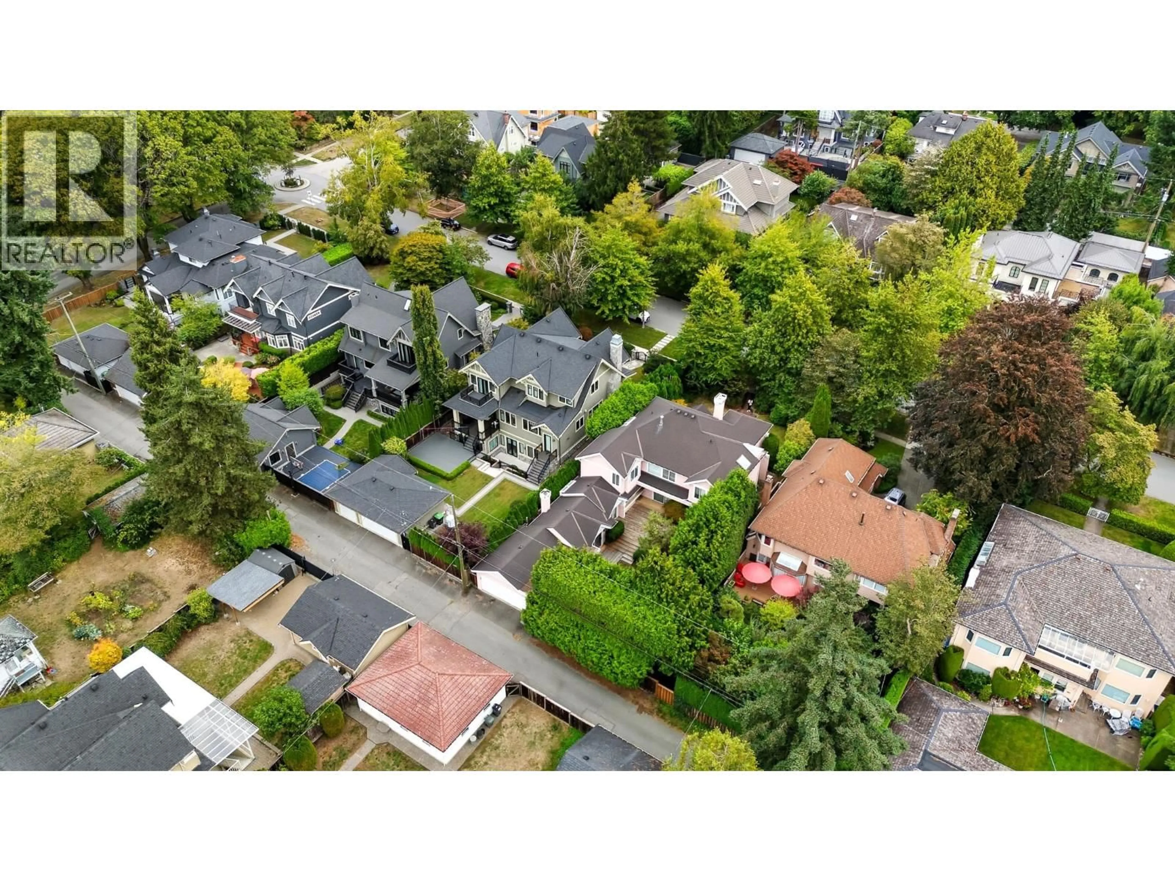 A pic from outside/outdoor area/front of a property/back of a property/a pic from drone, street for 6189 ANGUS DRIVE, Vancouver British Columbia V6M3P2