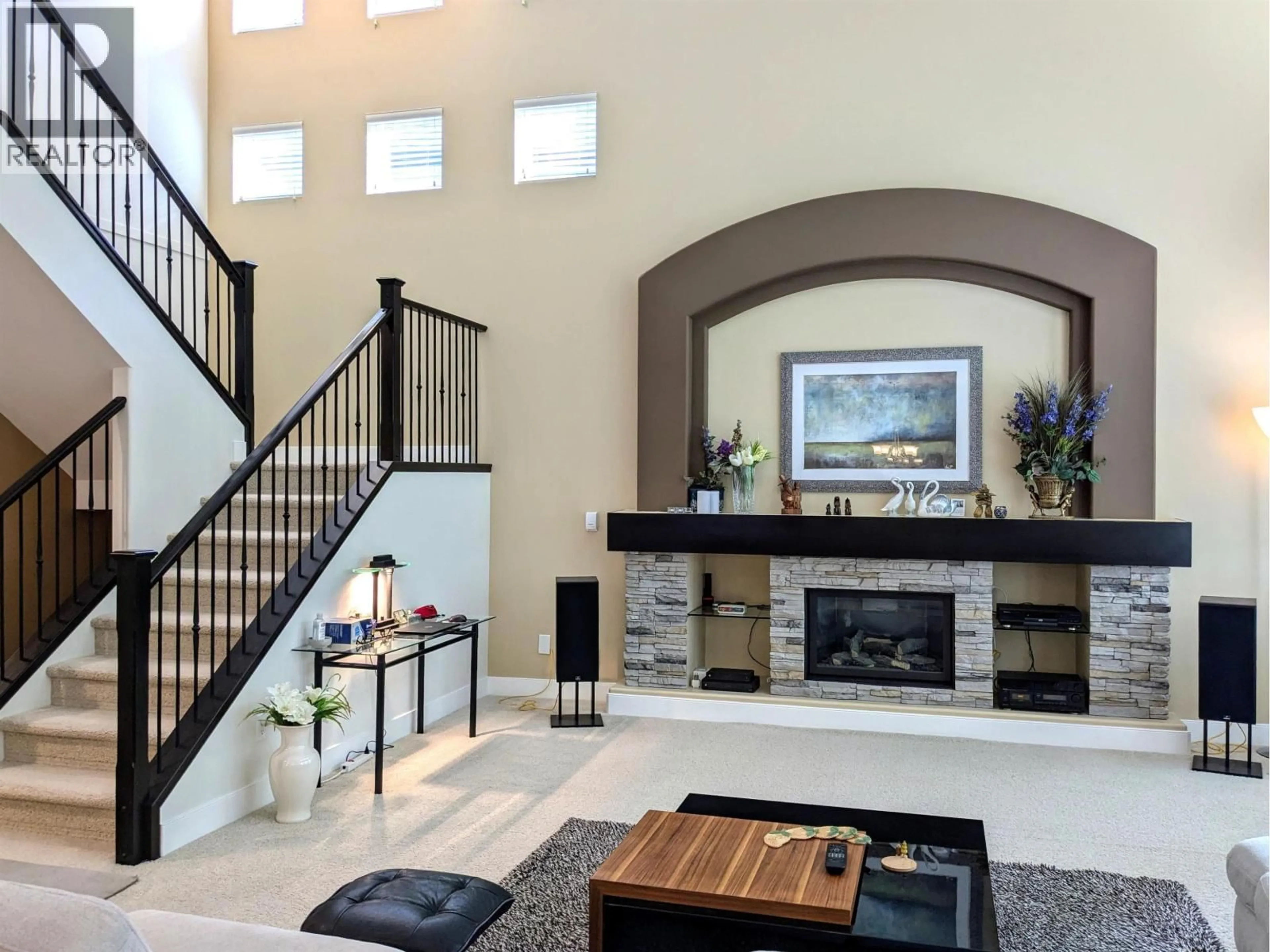 Indoor entryway for 3346 DEVONSHIRE AVENUE, Coquitlam British Columbia V3E0A9