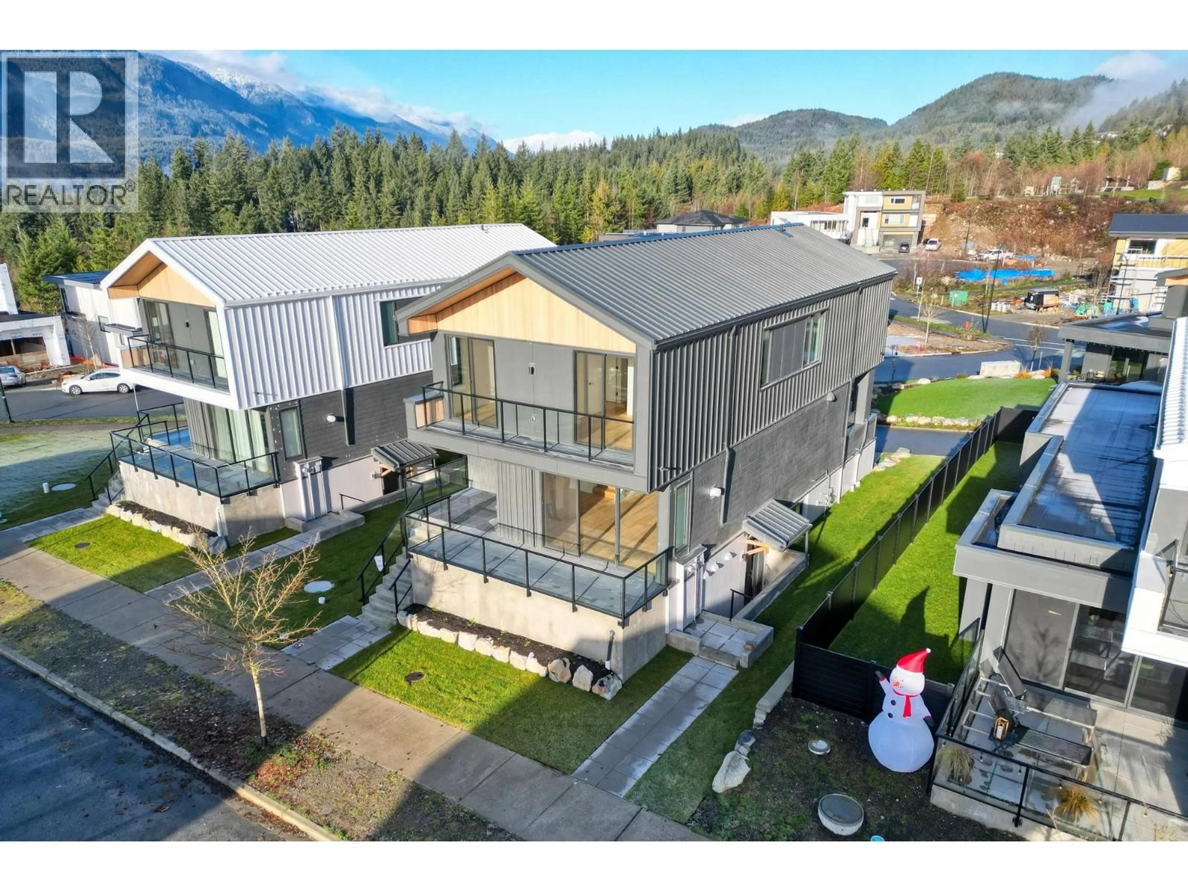 A pic from outside/outdoor area/front of a property/back of a property/a pic from drone, mountain view for 2943 HUCKLEBERRY DRIVE, Squamish British Columbia V8B1B2