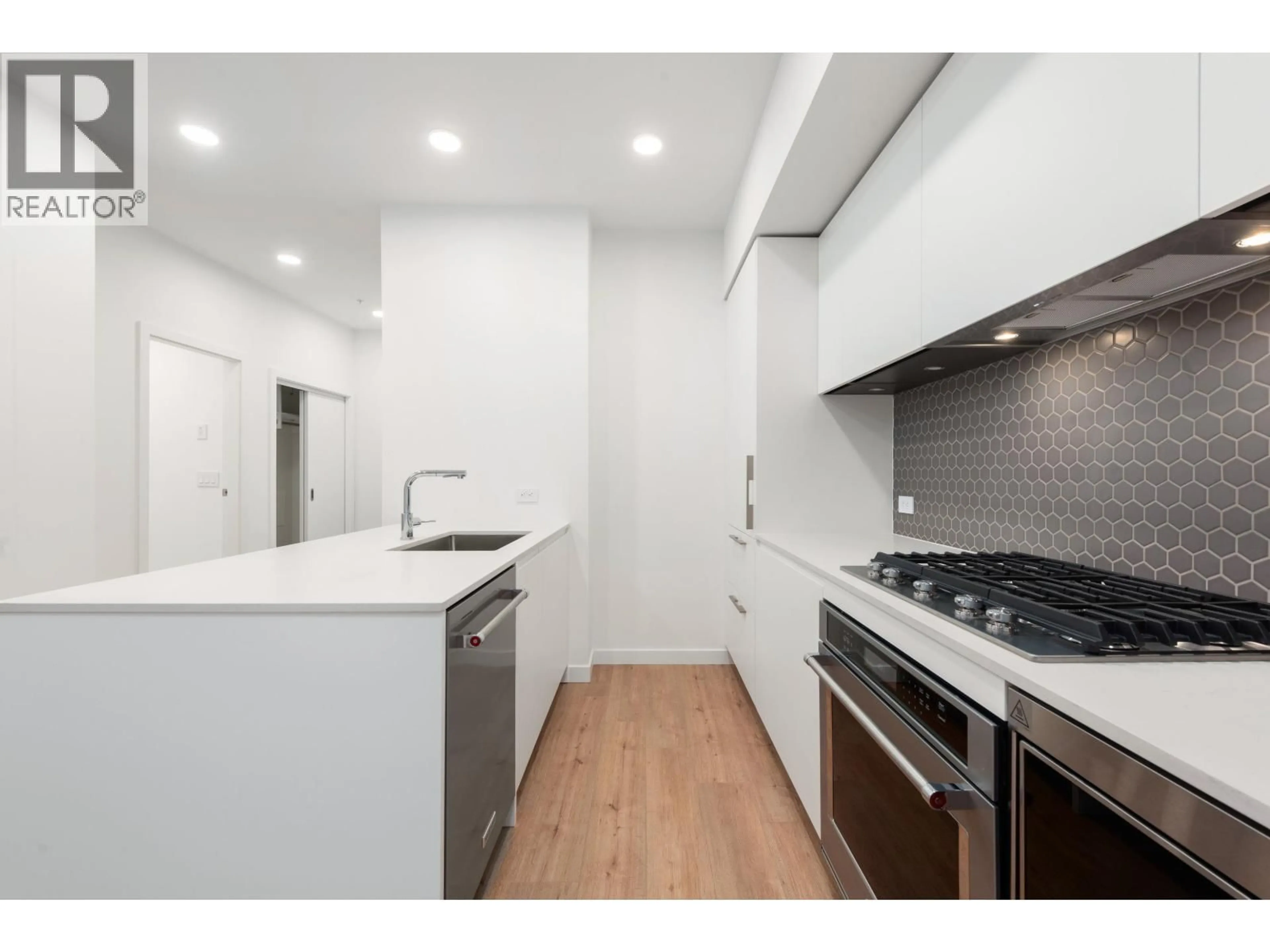 Standard kitchen, unknown for 401 - 1506 SCOTT CRESCENT, Squamish British Columbia V8B1G4