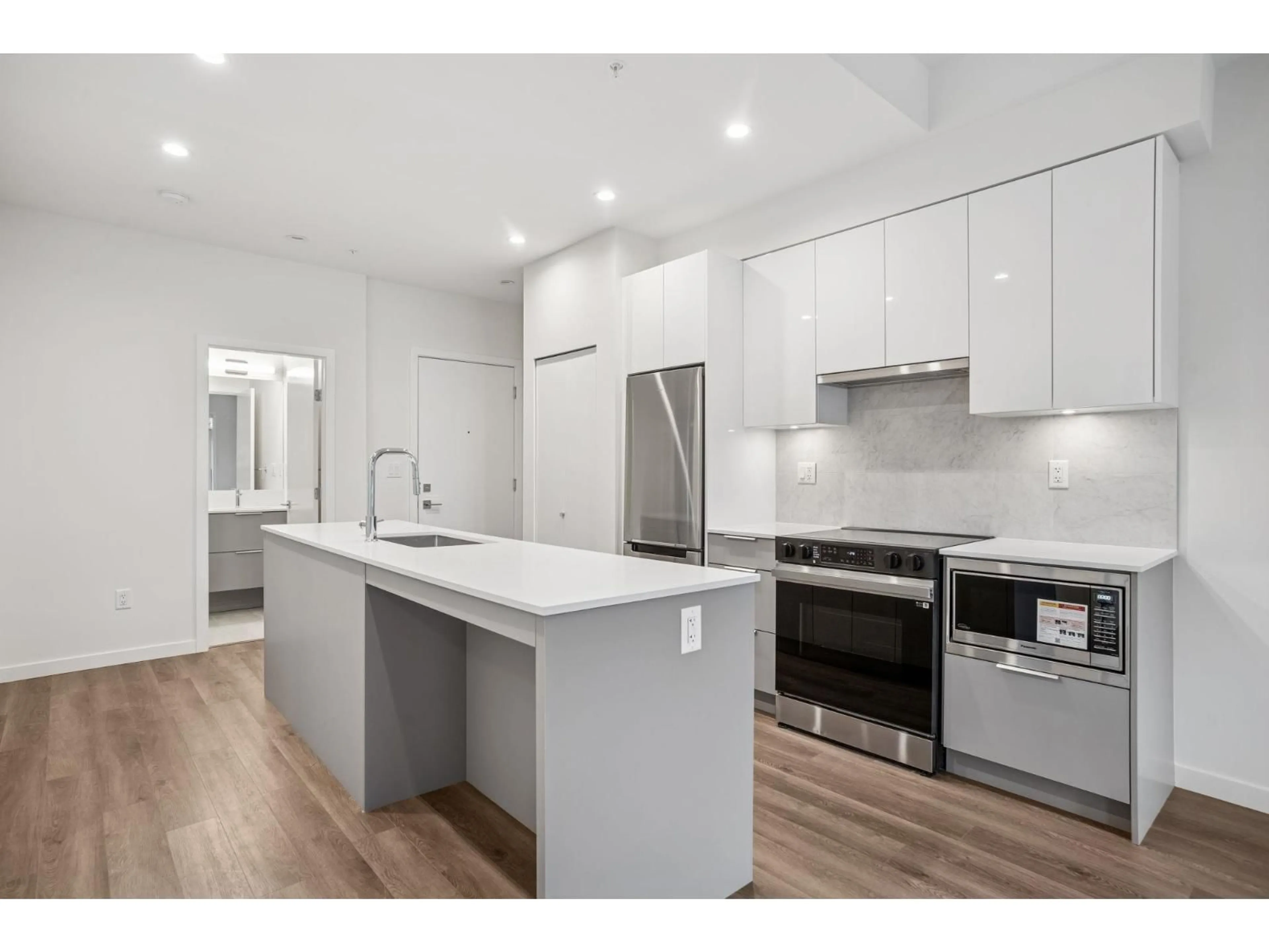 Open concept kitchen, unknown for 109 - 14257 103A AVENUE, Surrey British Columbia V3T1T1