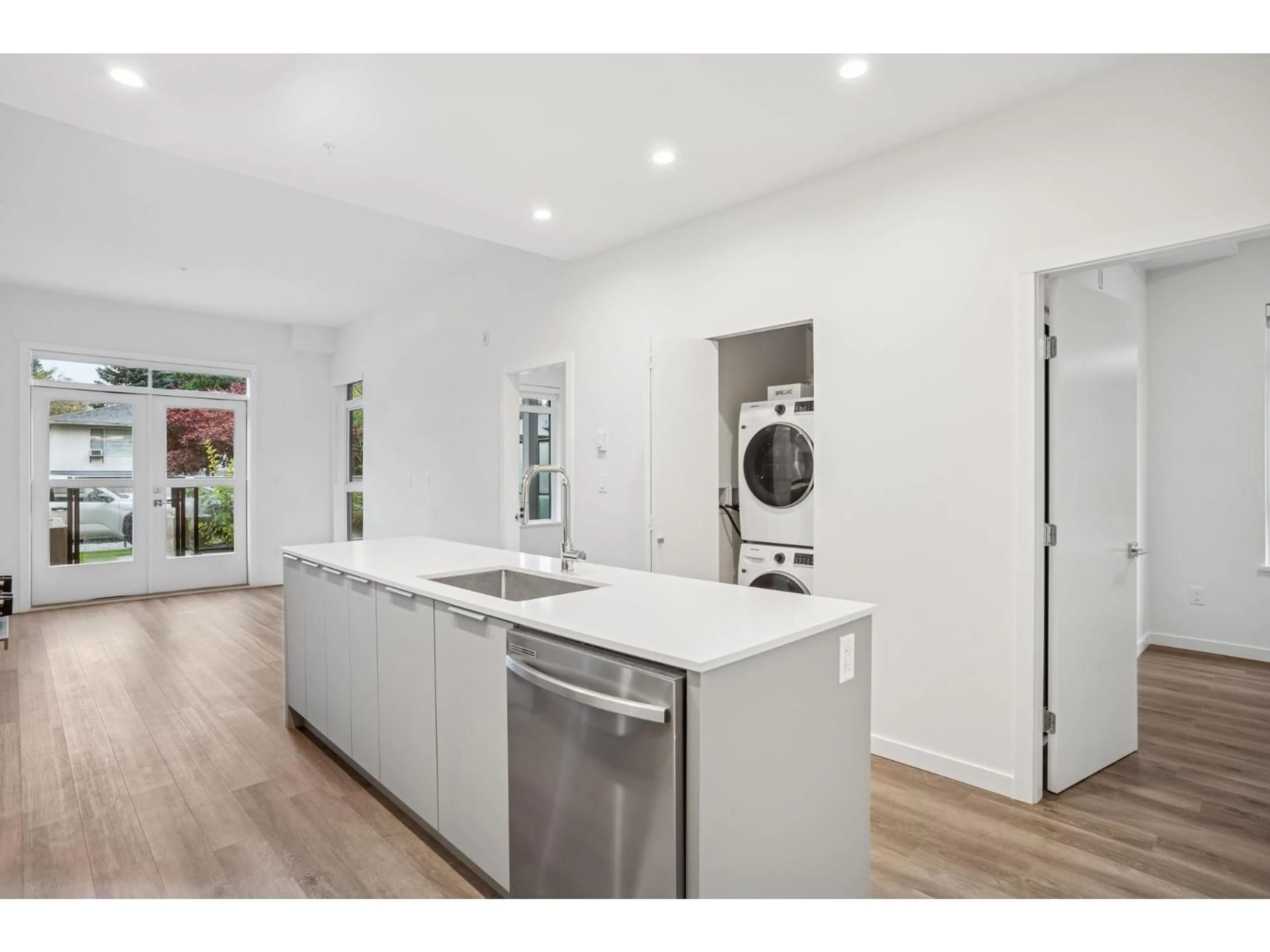 Open concept kitchen, unknown for 109 - 14257 103A AVENUE, Surrey British Columbia V3T1T1