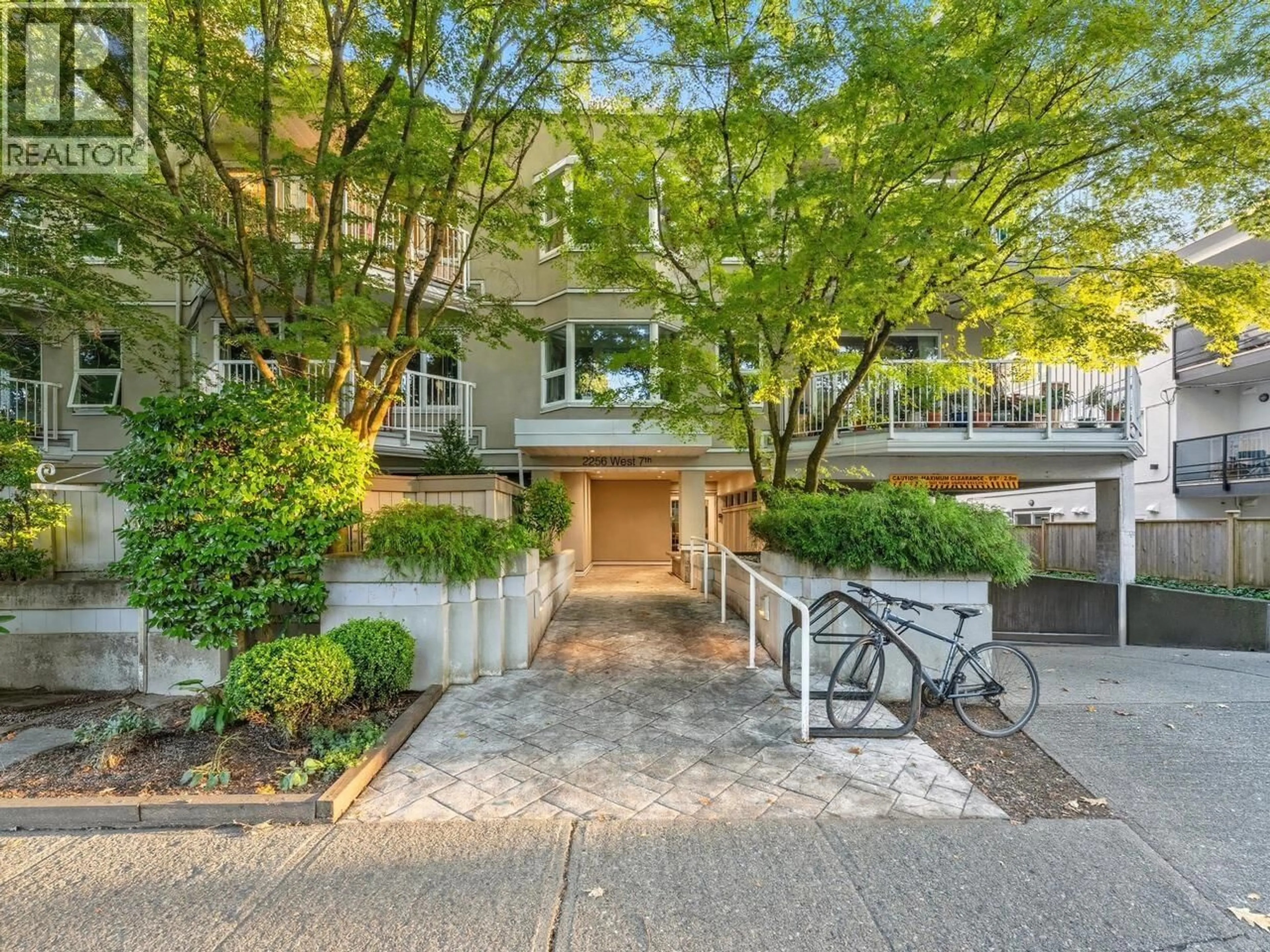 Unknown for 301 - 2256 7TH AVENUE, Vancouver British Columbia V6K1Y2