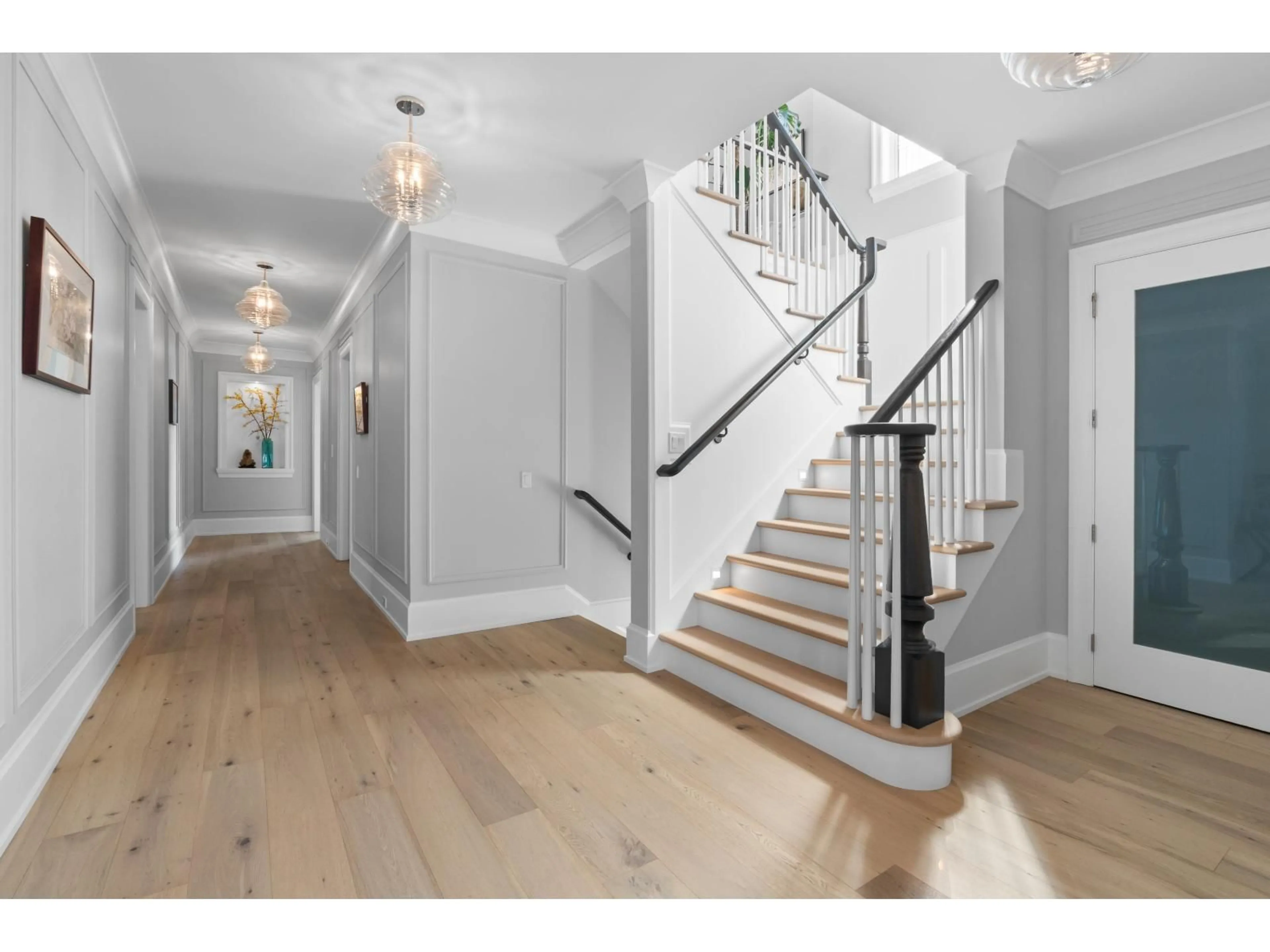 Indoor entryway for 13416 MARINE, Surrey British Columbia V4A1G2