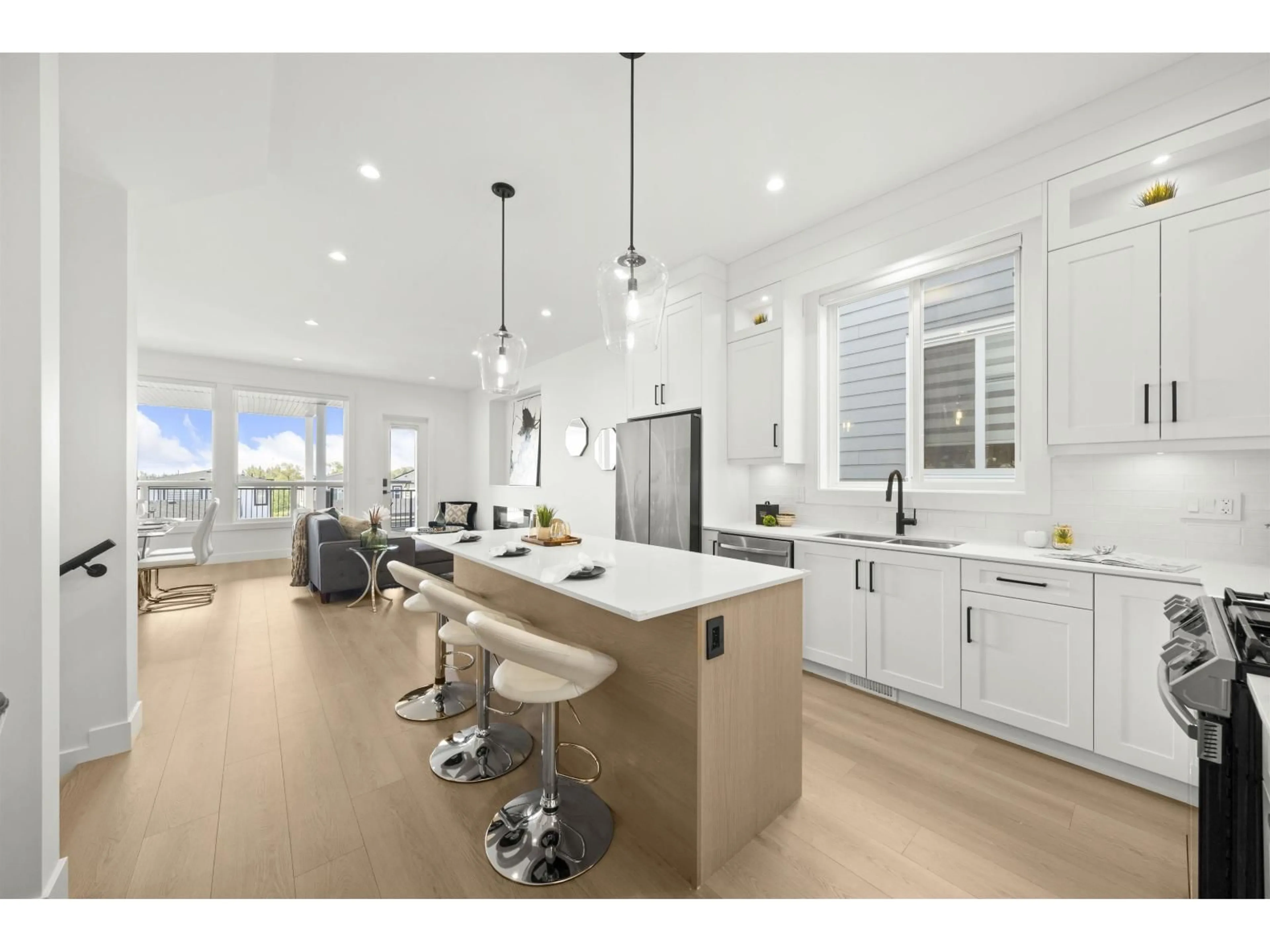 Open concept kitchen, unknown for 16722 16, Surrey British Columbia V3S9X7