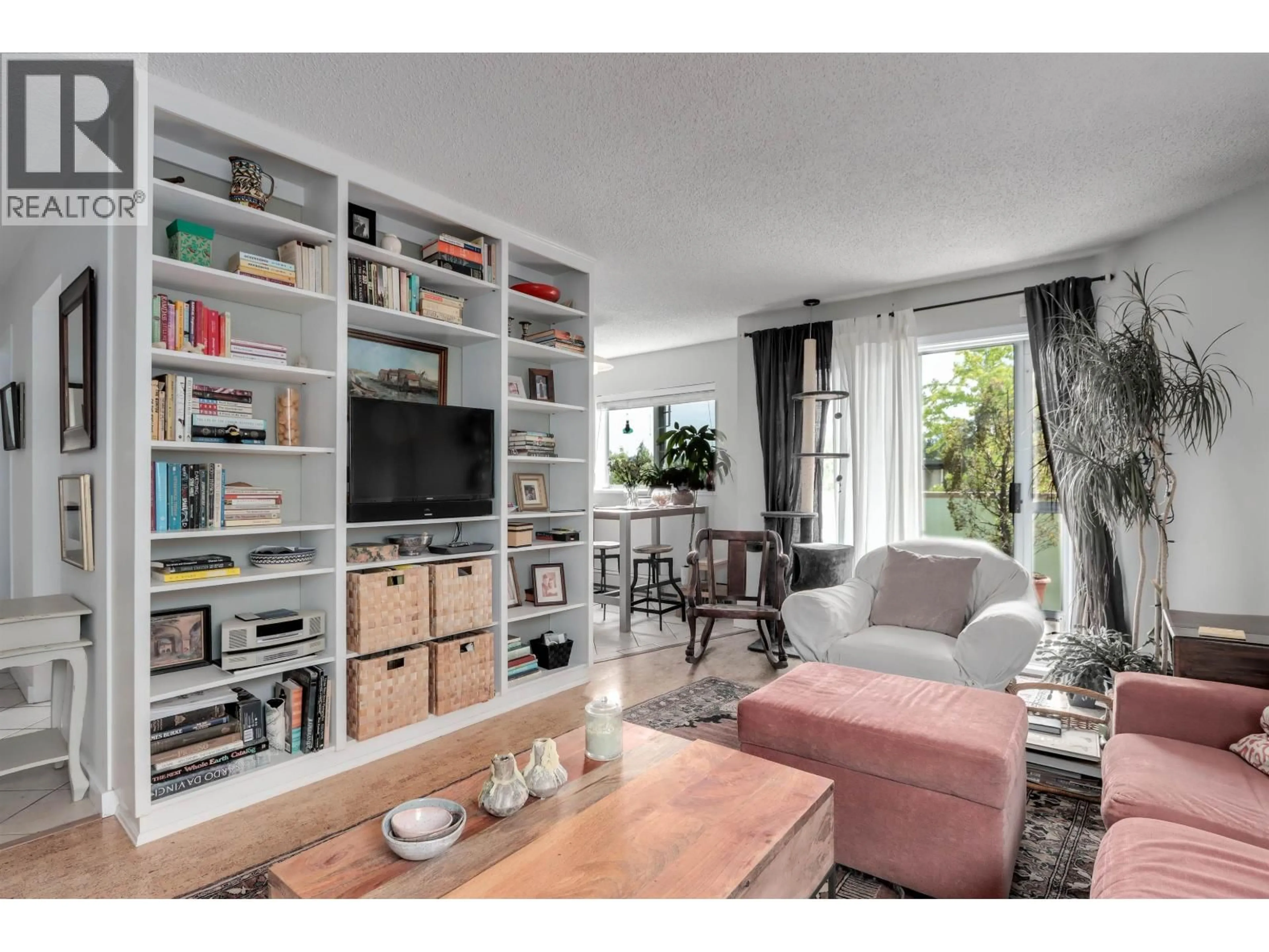 Living room with furniture, unknown for 406 - 998 19TH AVENUE, Vancouver British Columbia V5Z1X5