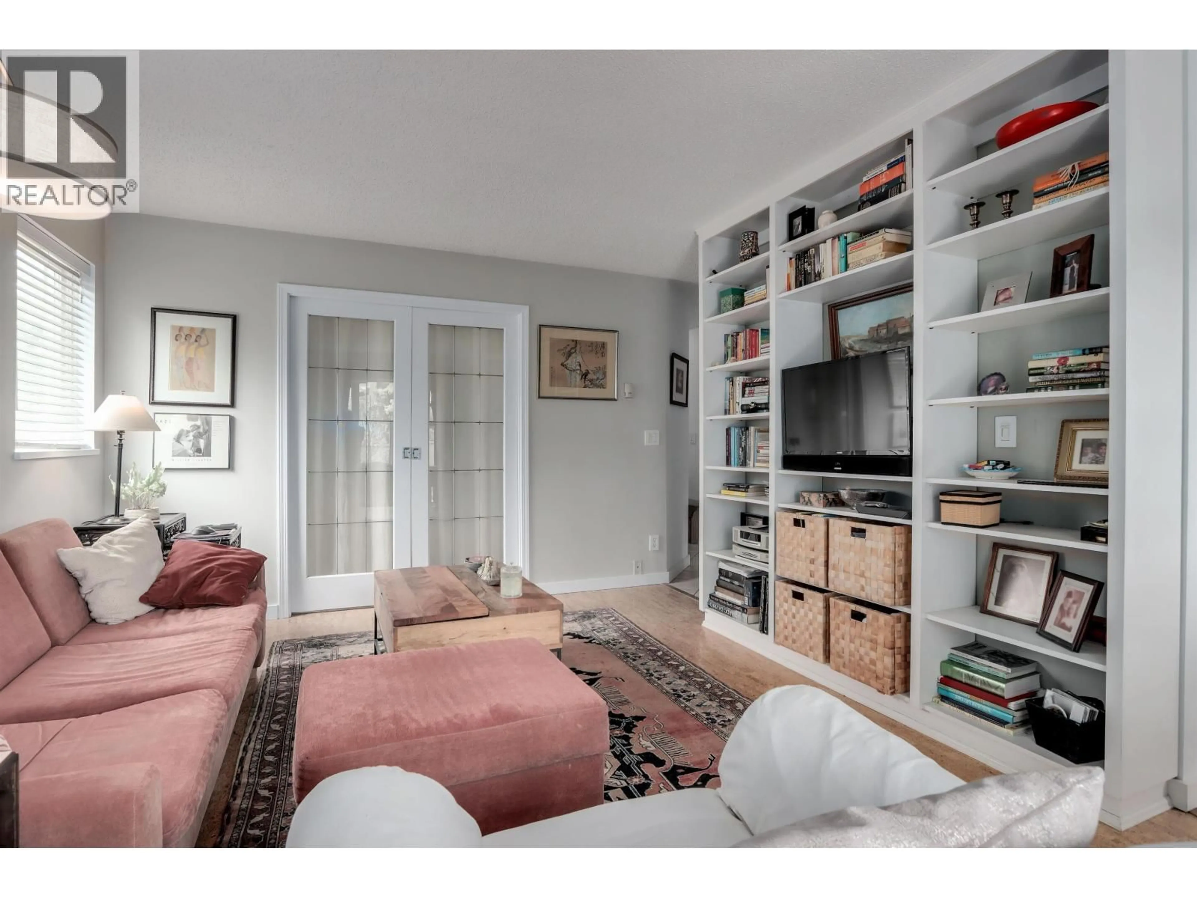 Living room with furniture, unknown for 406 - 998 19TH AVENUE, Vancouver British Columbia V5Z1X5