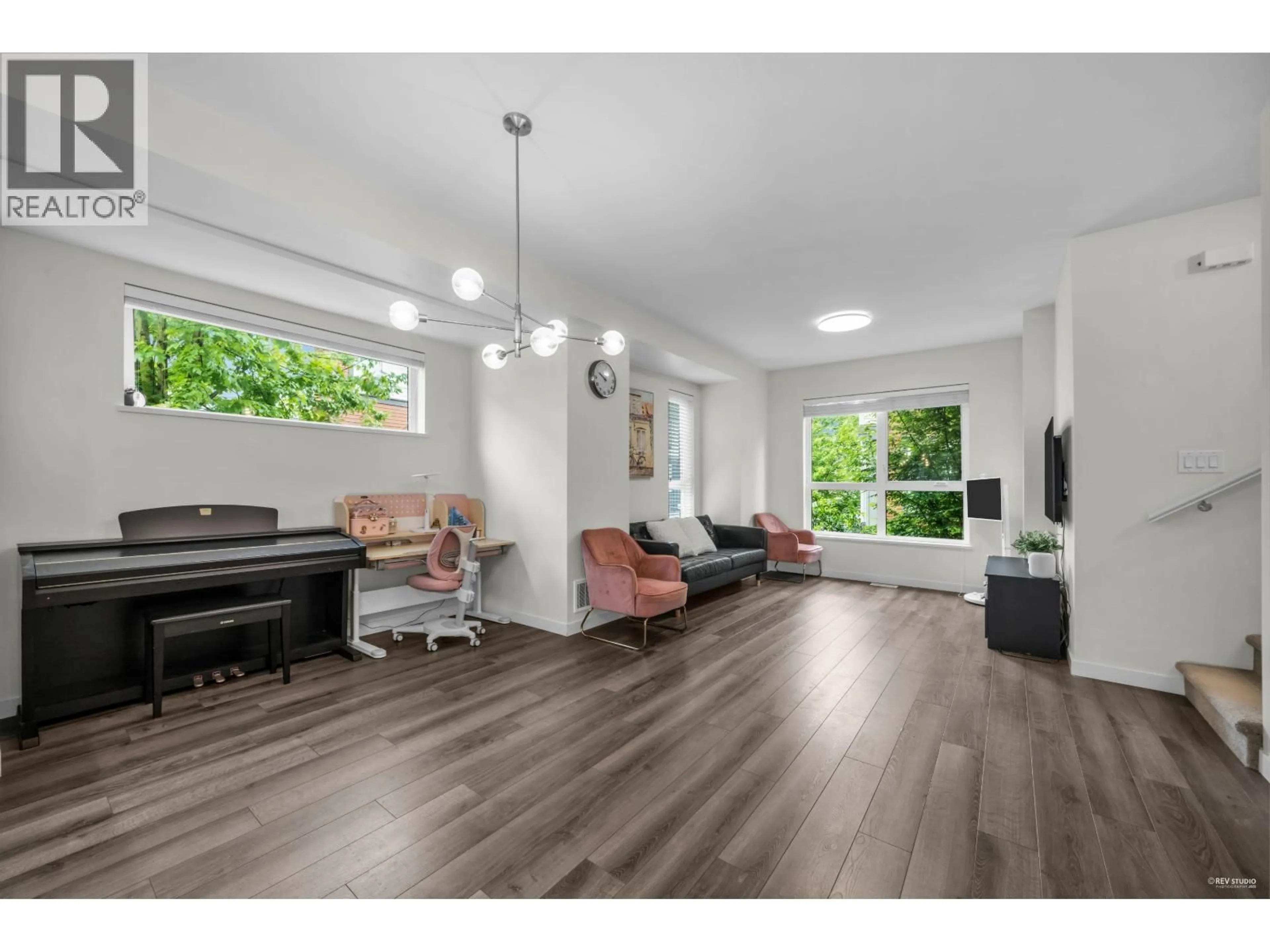 Living room with furniture, wood/laminate floor for 63 - 10311 RIVER DRIVE, Richmond British Columbia V6X1Z2