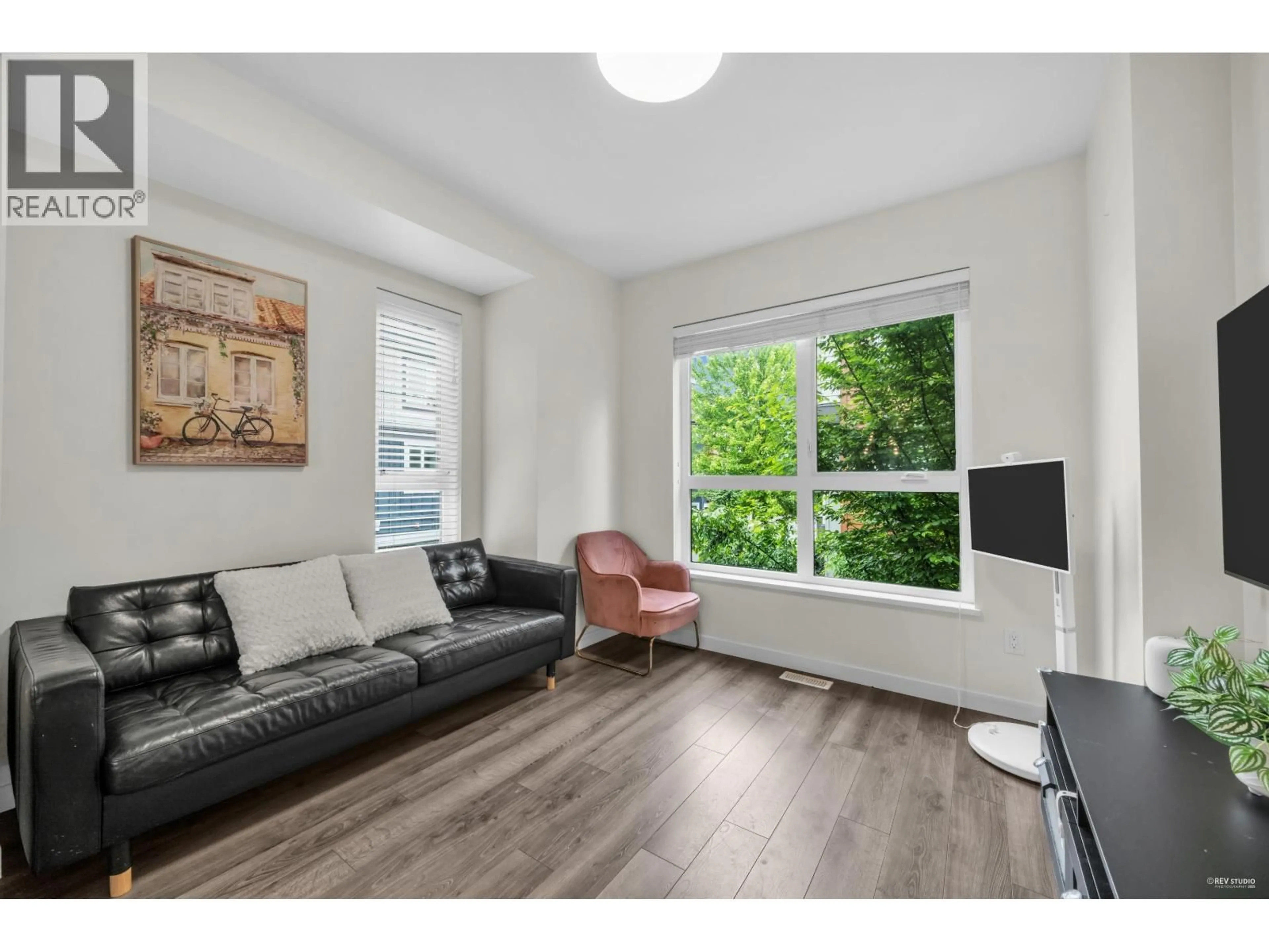 Living room with furniture, wood/laminate floor for 63 - 10311 RIVER DRIVE, Richmond British Columbia V6X1Z2