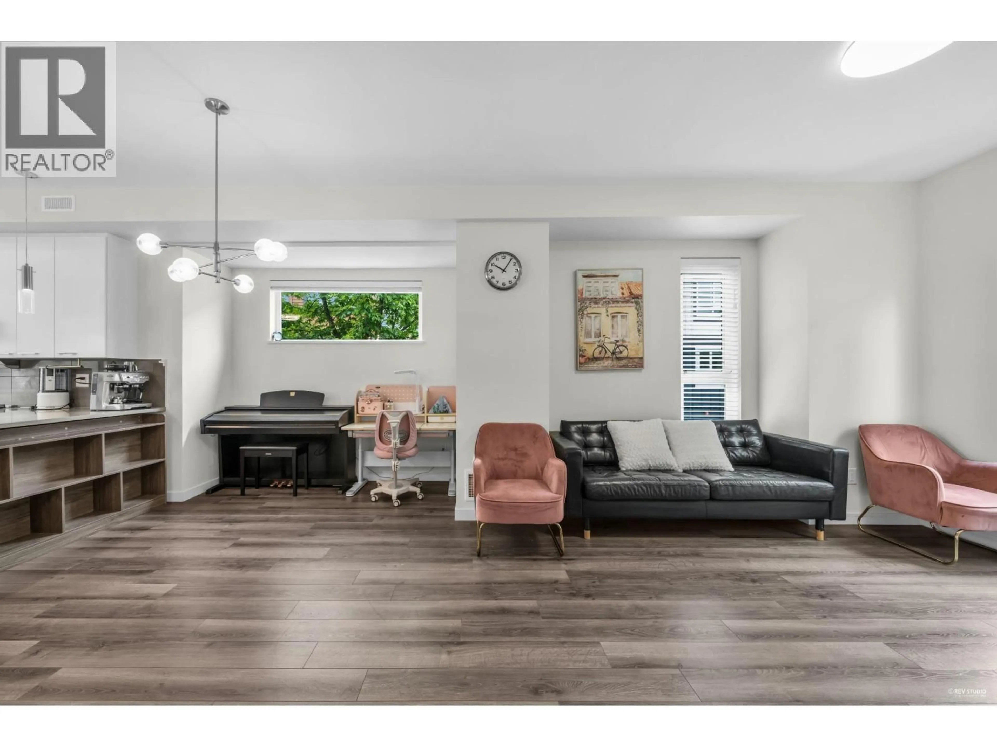 Living room with furniture, wood/laminate floor for 63 - 10311 RIVER DRIVE, Richmond British Columbia V6X1Z2