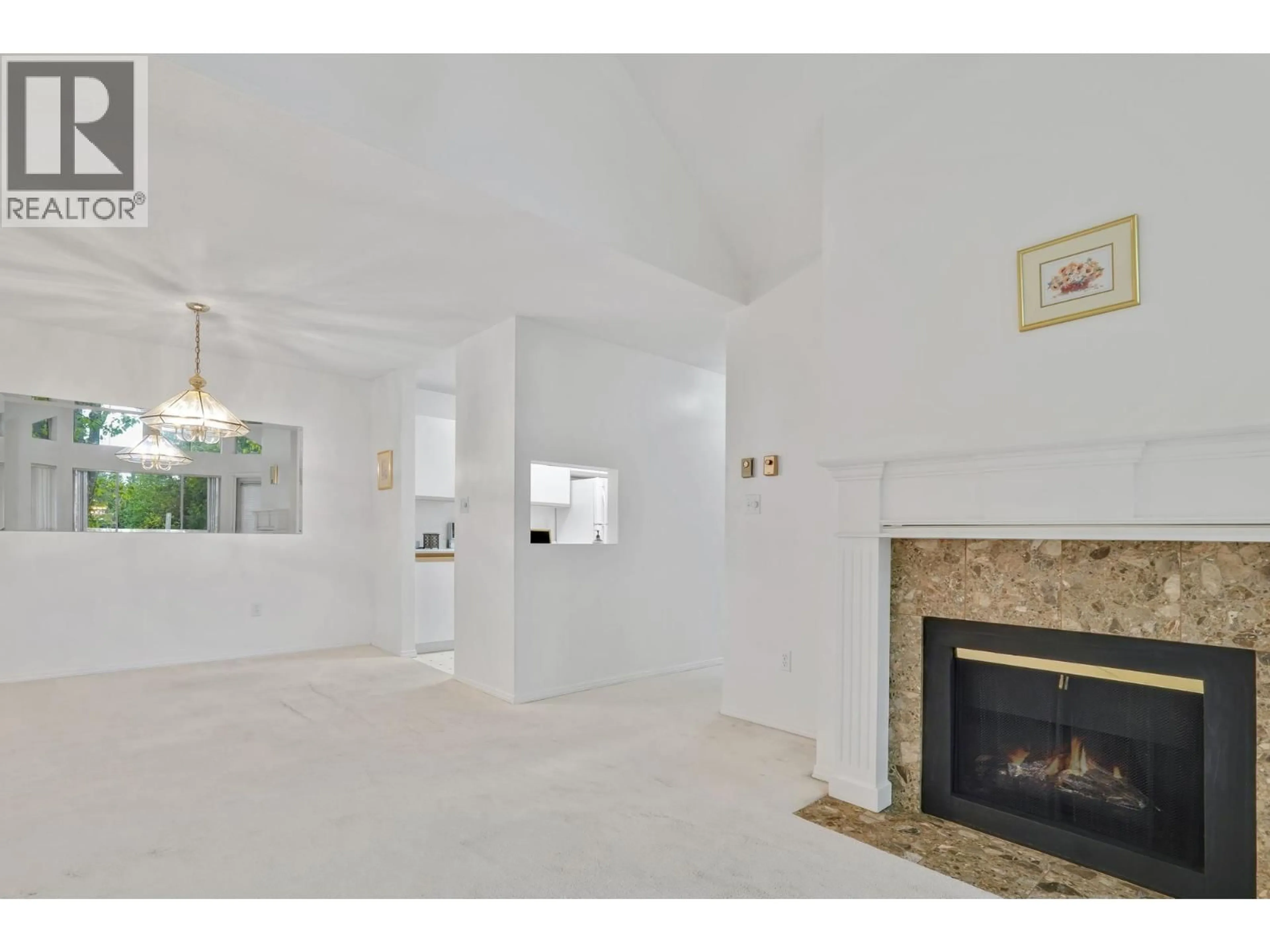 Unknown for 307 - 5565 INMAN AVENUE, Burnaby British Columbia V5H2M2