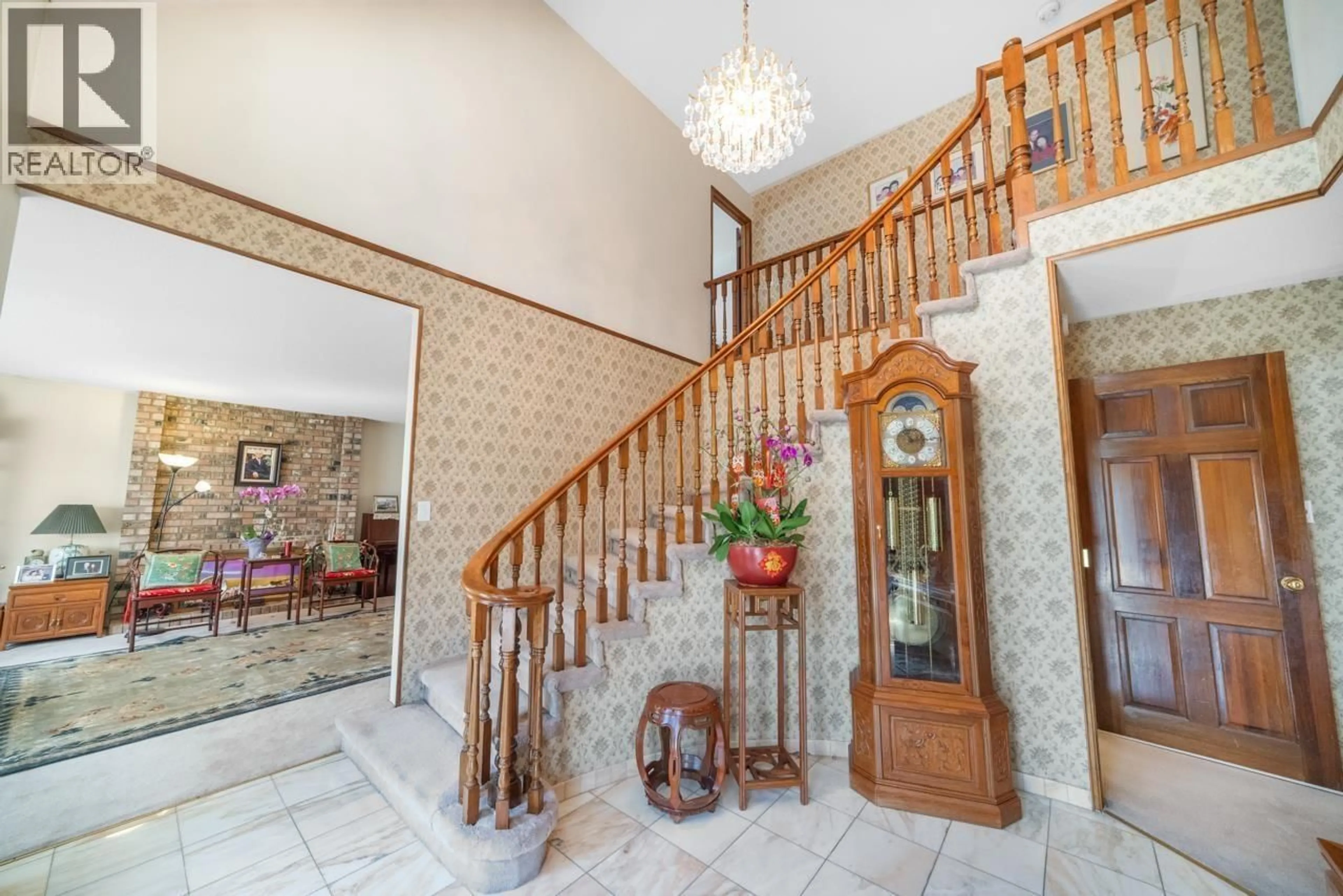 Indoor foyer for 8008 WOODHURST DRIVE, Burnaby British Columbia V5A4E7