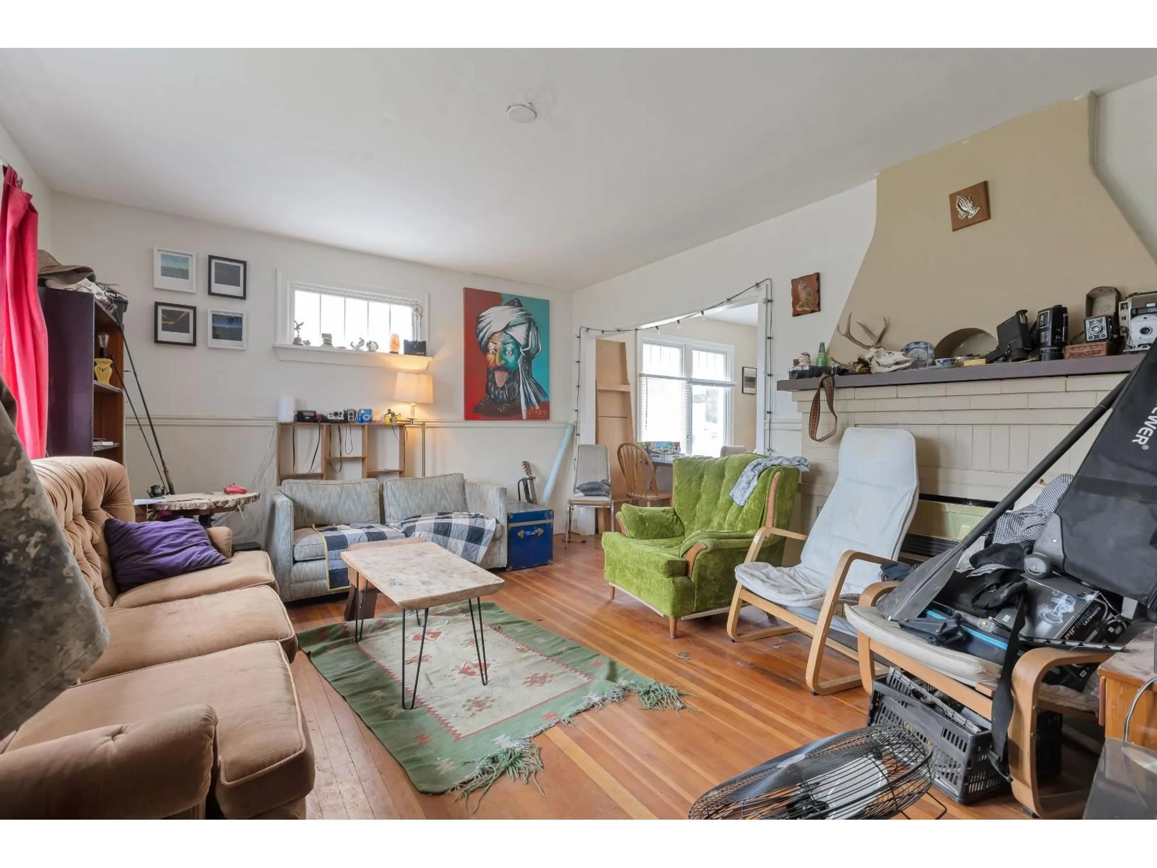 Living room with furniture, unknown for 9500 WOODBINE STREET, Chilliwack British Columbia V2P5S4