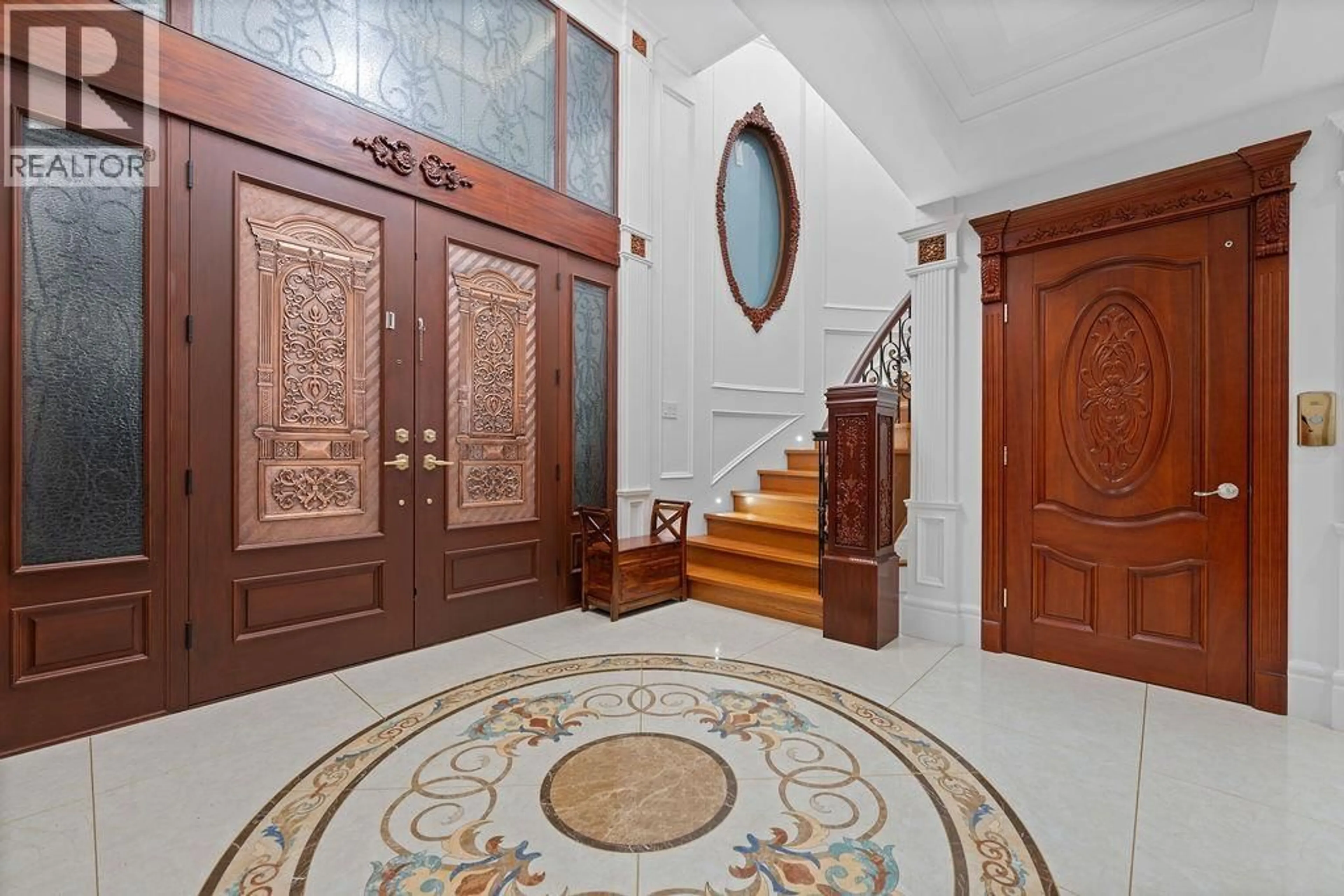 Indoor foyer for 1327 CHARTWELL DRIVE, West Vancouver British Columbia V7S2R4
