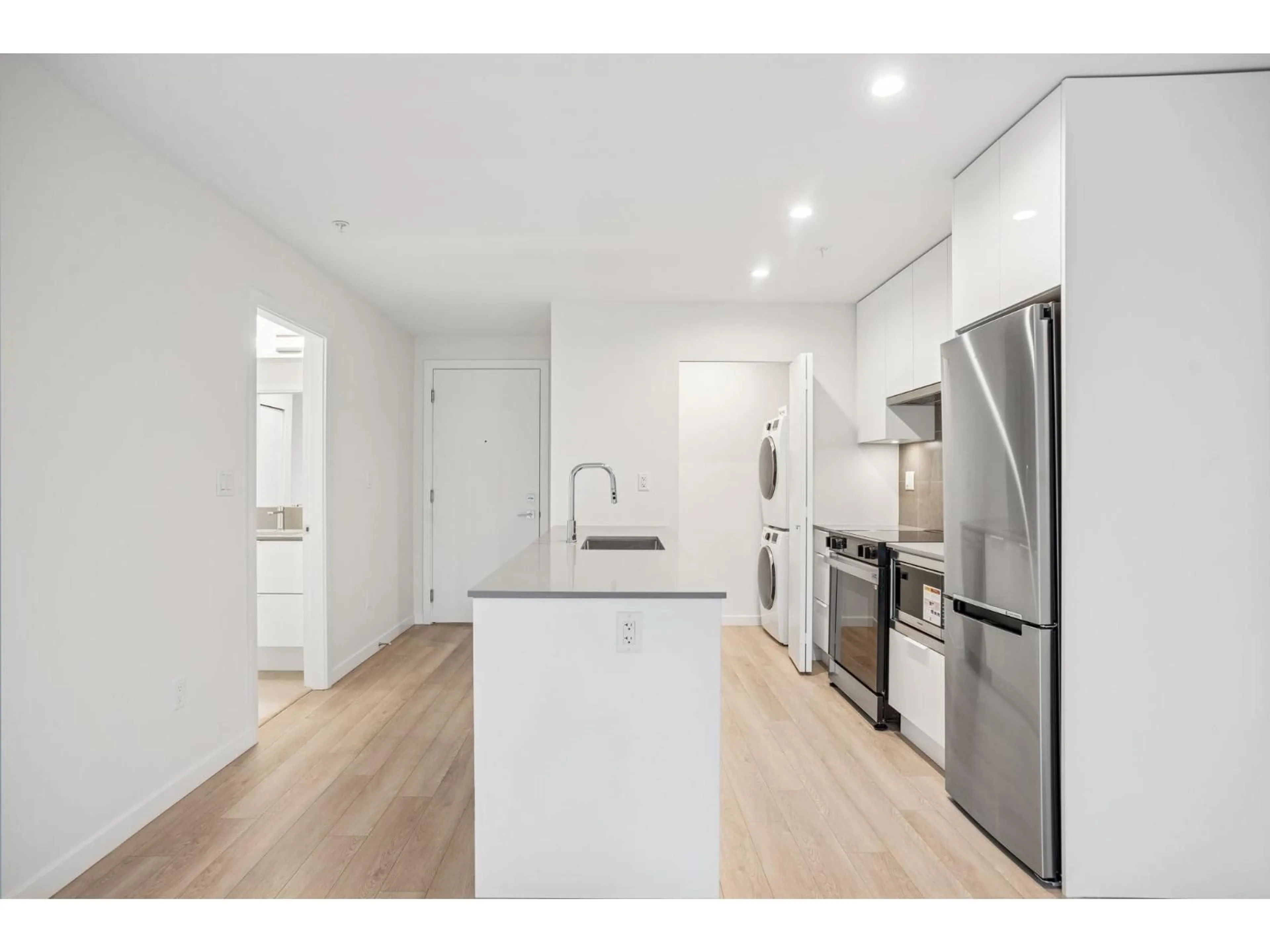 Open concept kitchen, unknown for 208 - 14257 103A AVENUE, Surrey British Columbia V3T1T1