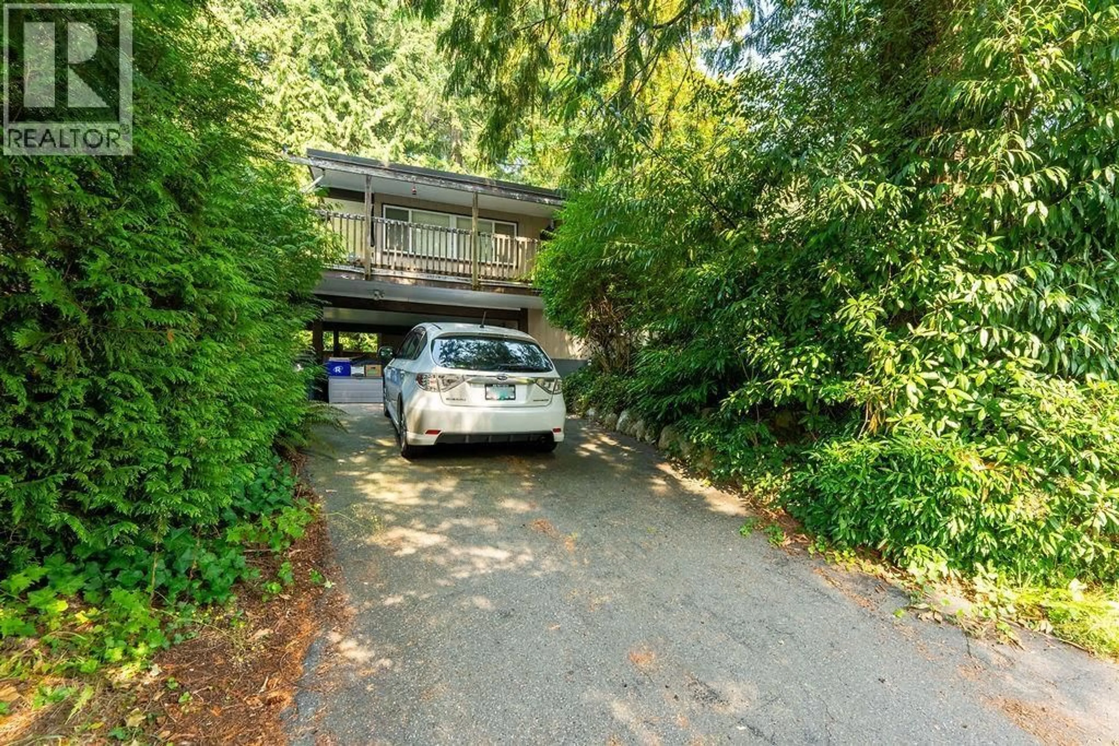 A pic from outside/outdoor area/front of a property/back of a property/a pic from drone, street for 643 PLYMOUTH DRIVE, North Vancouver British Columbia V7H2H5