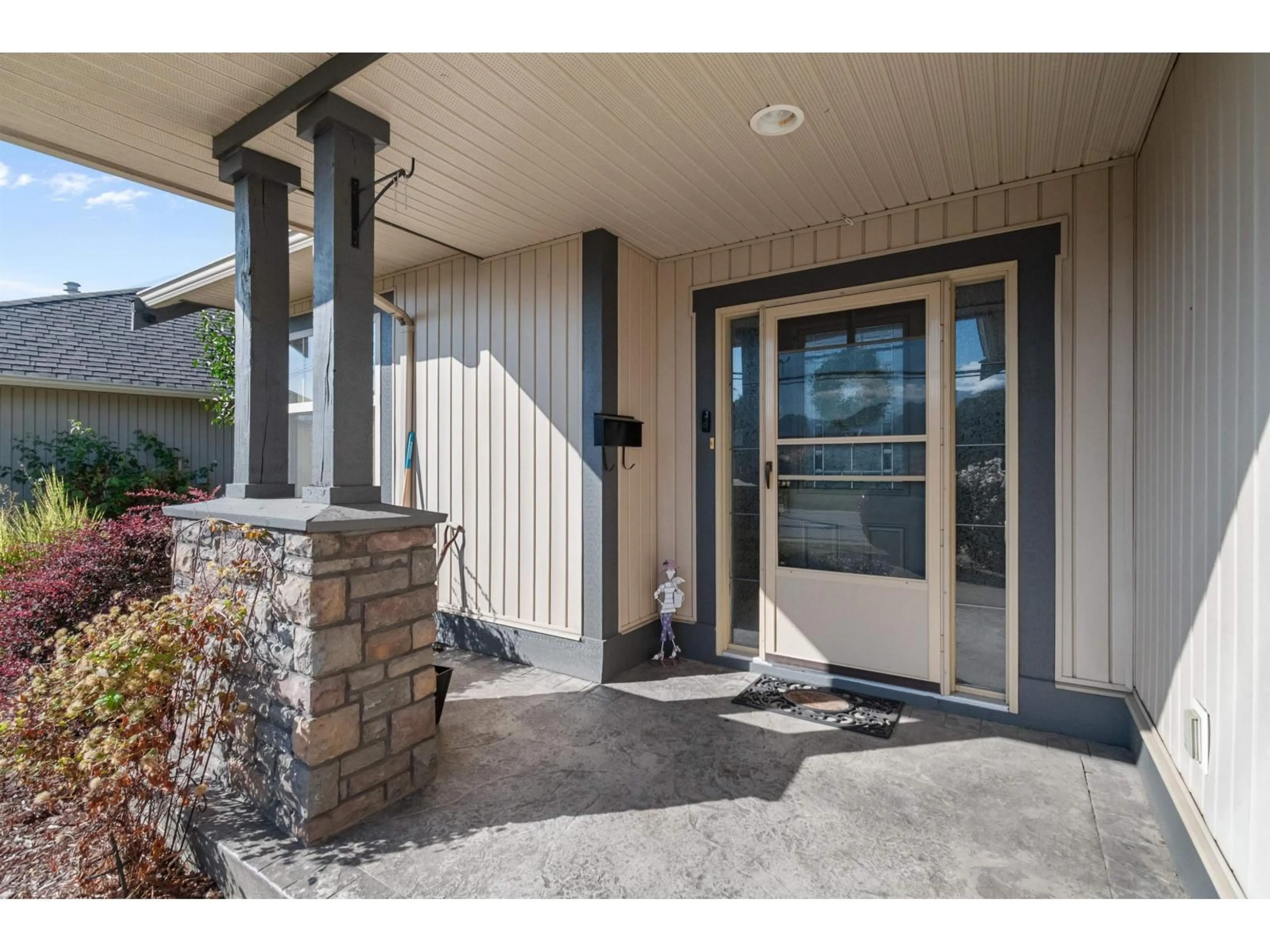 Indoor entryway for 45775 HIGGINSON ROAD, Chilliwack British Columbia V2R2C7