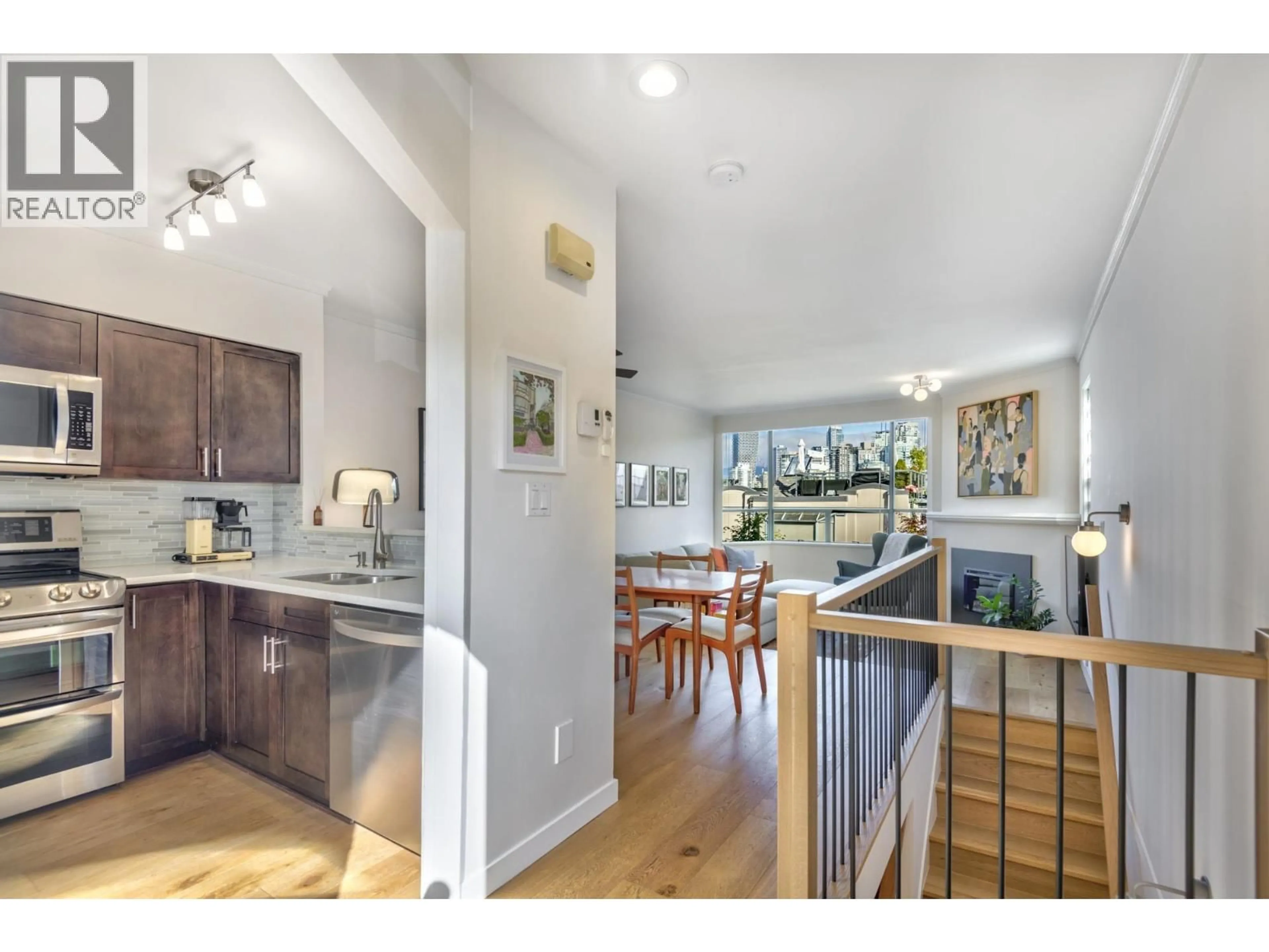 Open concept kitchen, unknown for 15 - 939 7TH AVENUE, Vancouver British Columbia V5Z1C4