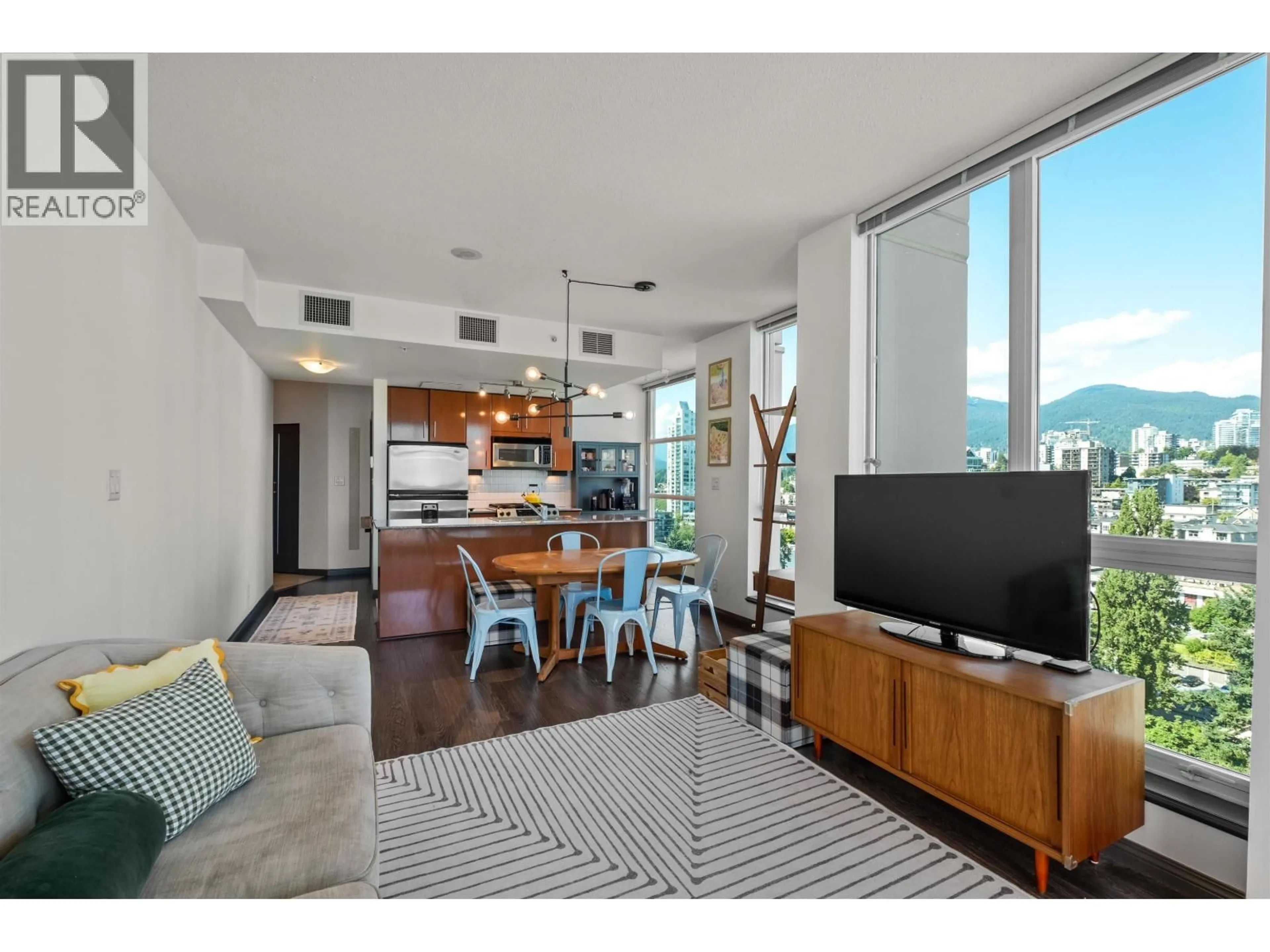 Living room with furniture, unknown for 2001 - 188 ESPLANADE, North Vancouver British Columbia V7L4Y1