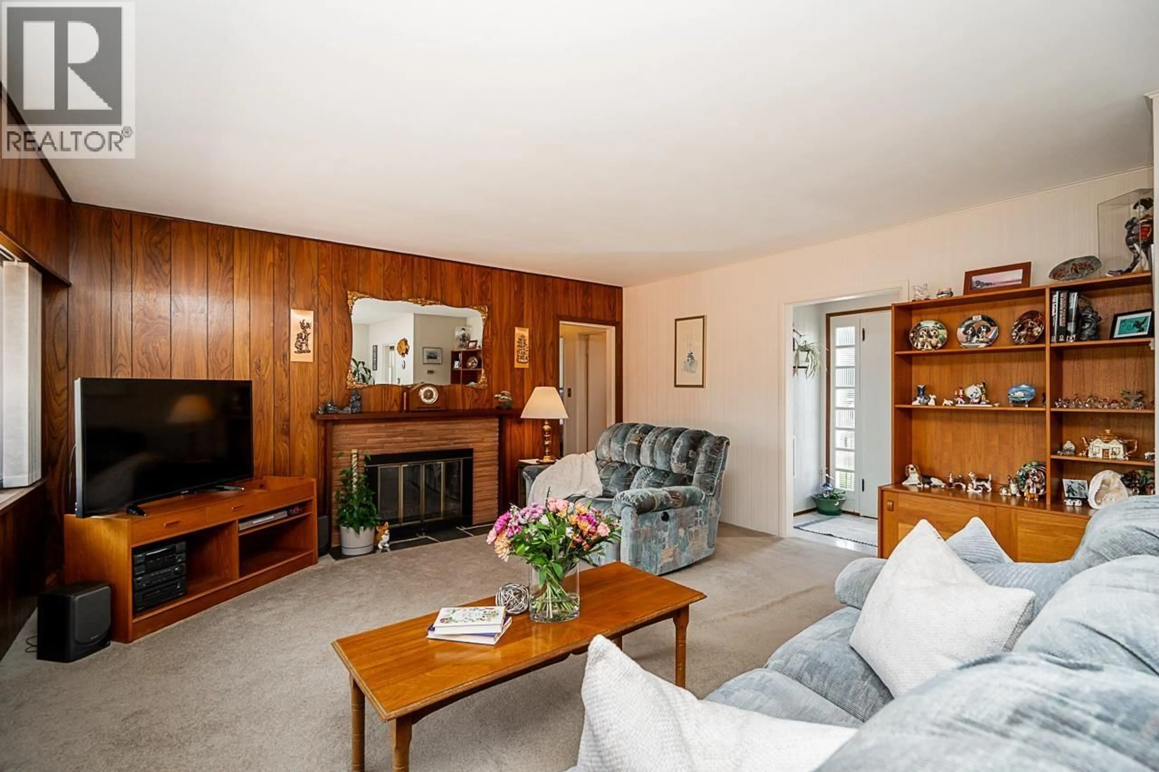 Living room with furniture, unknown for 5388 HALLEY AVENUE, Burnaby British Columbia V5H2P8