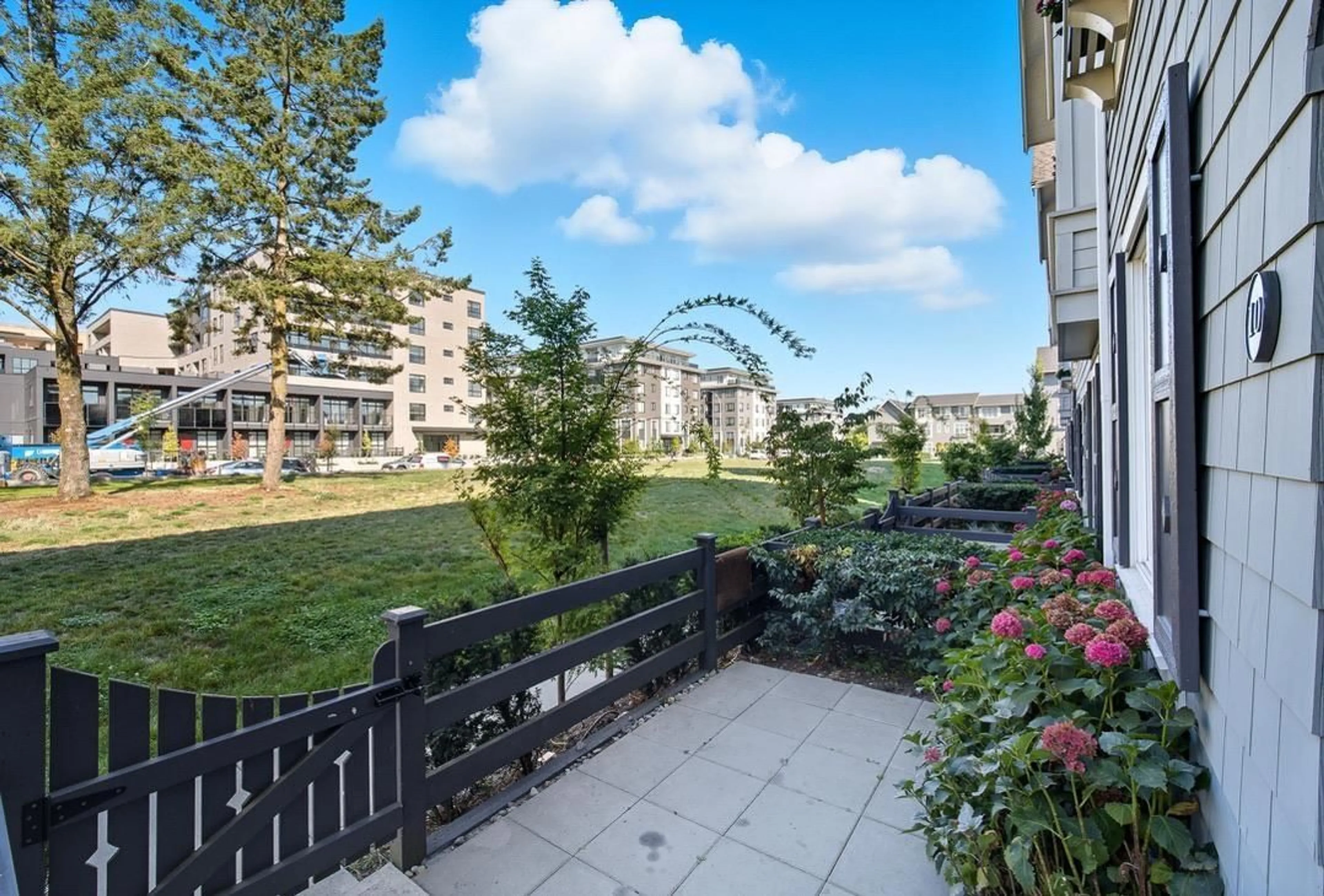 Patio, unknown for 10 - 15778 85, Surrey British Columbia V4N6W8