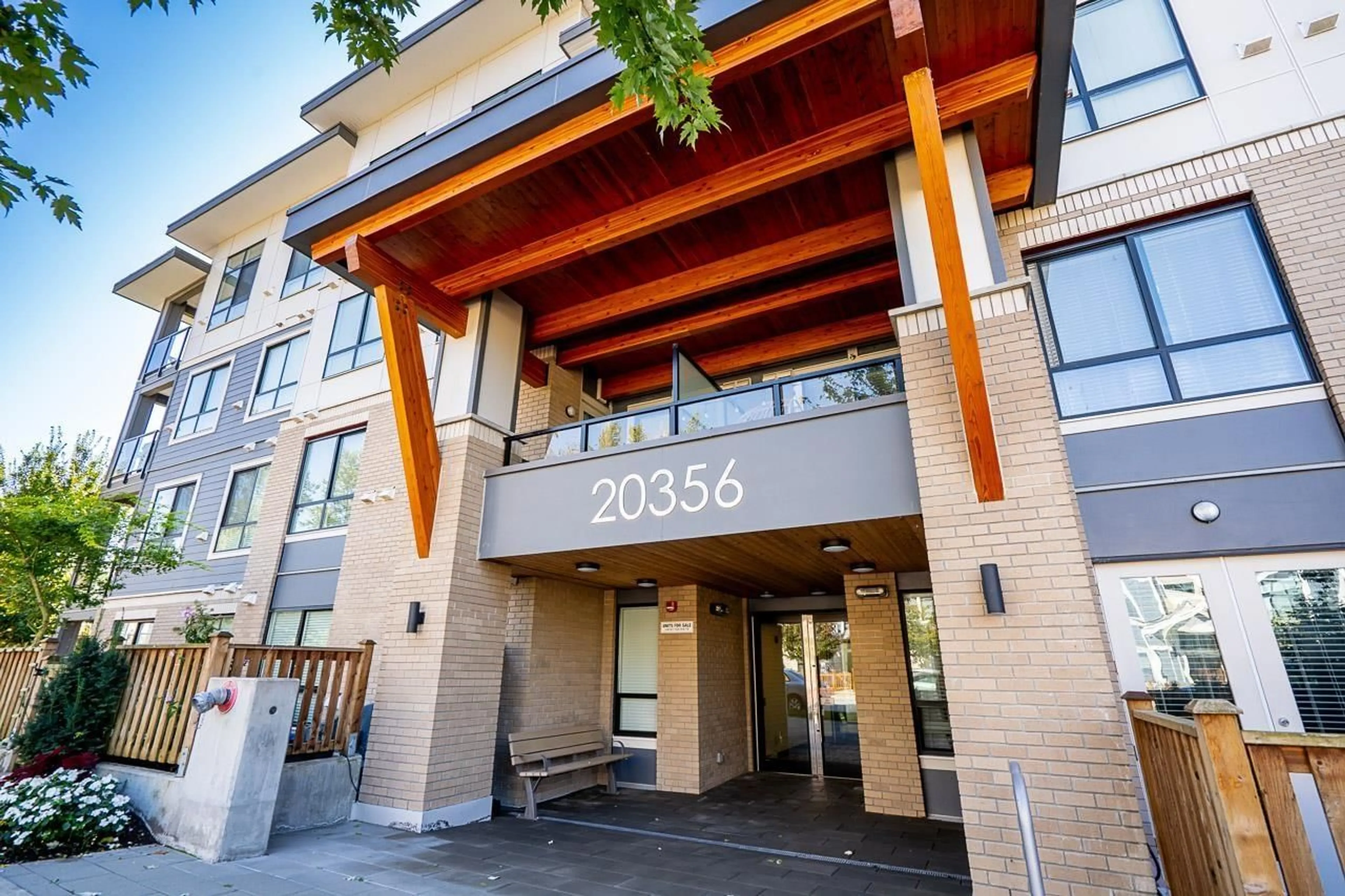 Indoor foyer for 318 - 20356 72B, Langley British Columbia V2Y4J9