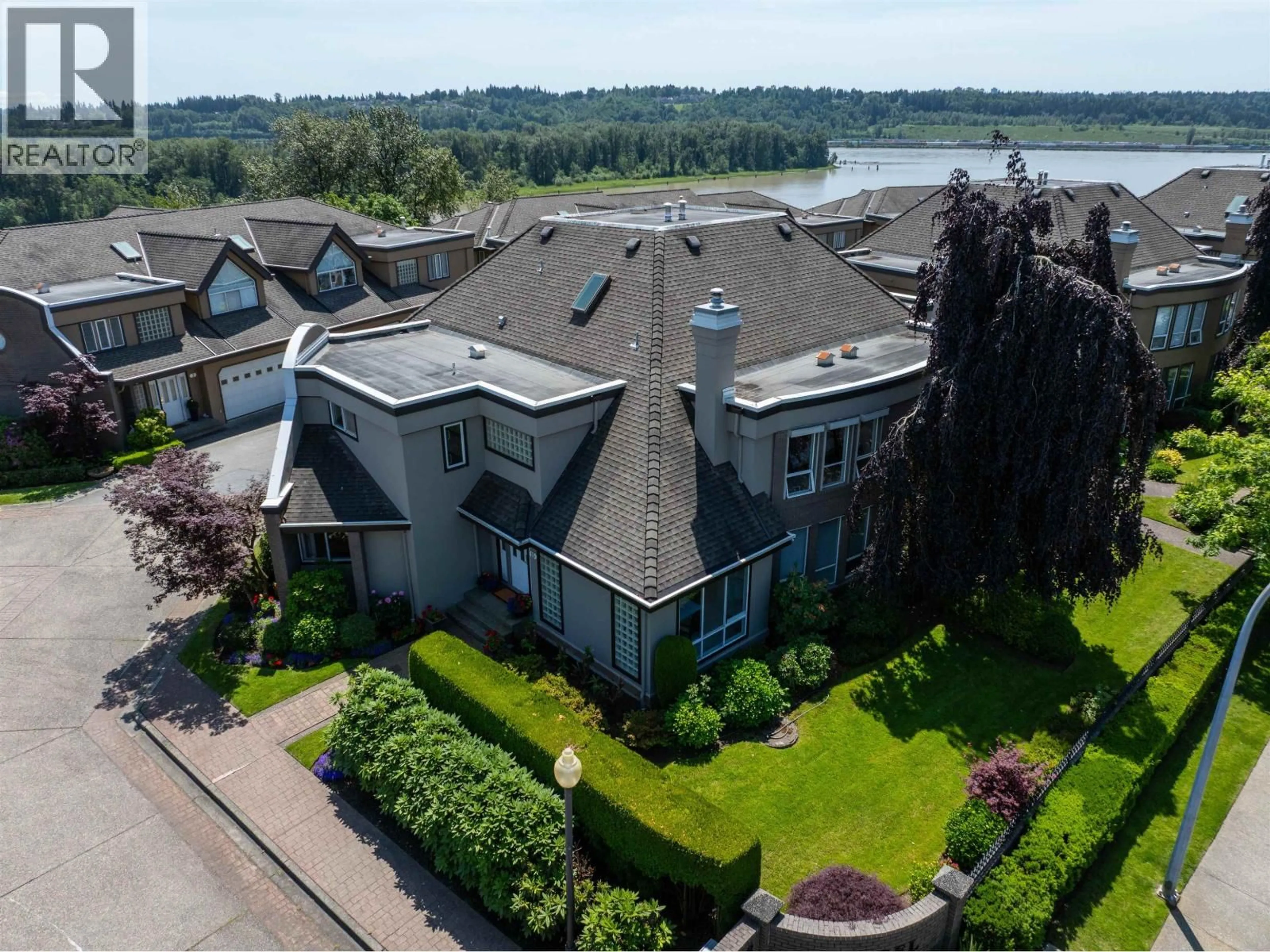 A pic from outside/outdoor area/front of a property/back of a property/a pic from drone, unknown for 15 - 788 CITADEL DRIVE, Port Coquitlam British Columbia V3C6G9