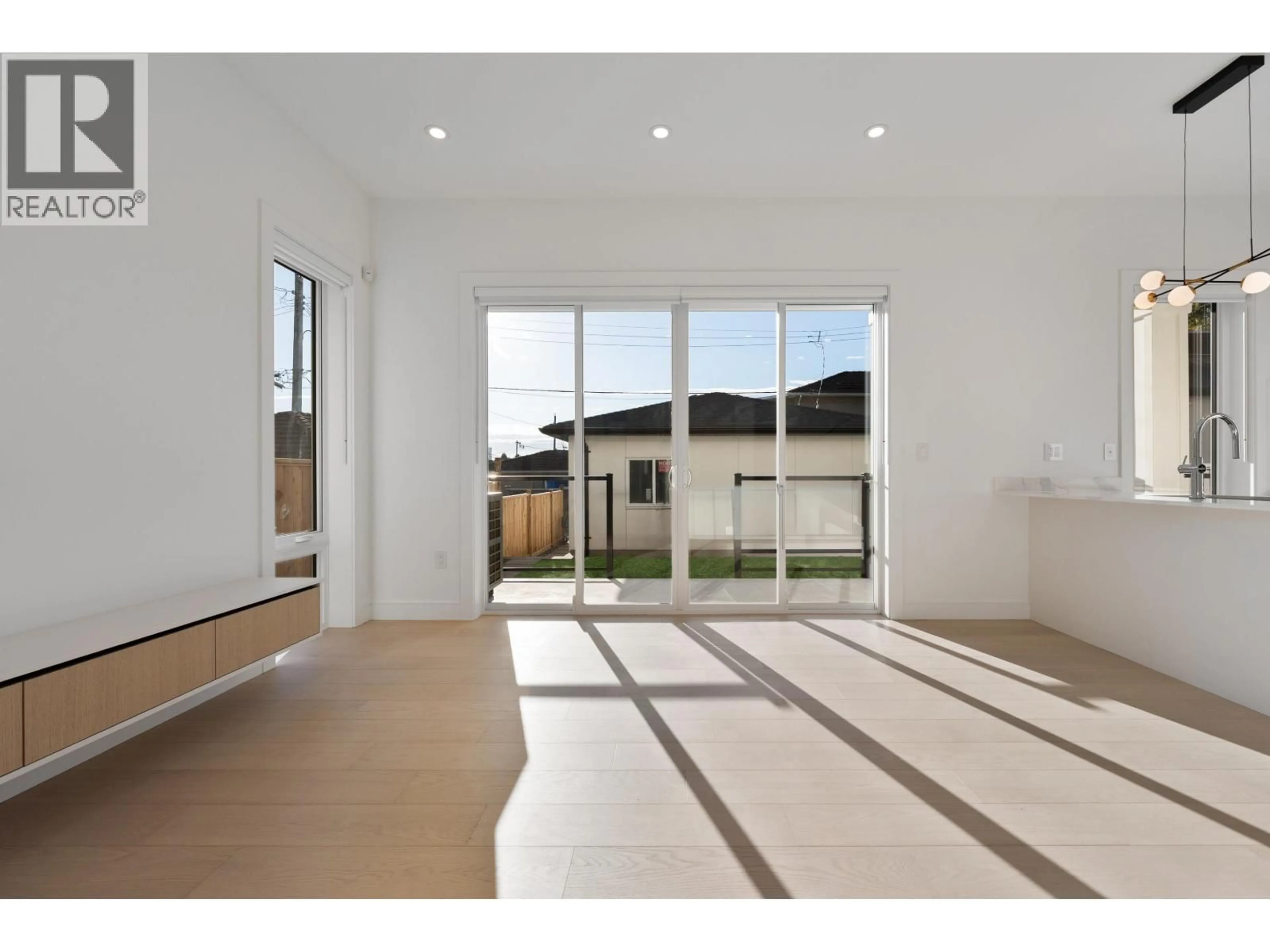 Indoor foyer for 2 - 6933 PRINCE EDWARD STREET, Vancouver British Columbia V5X3P2