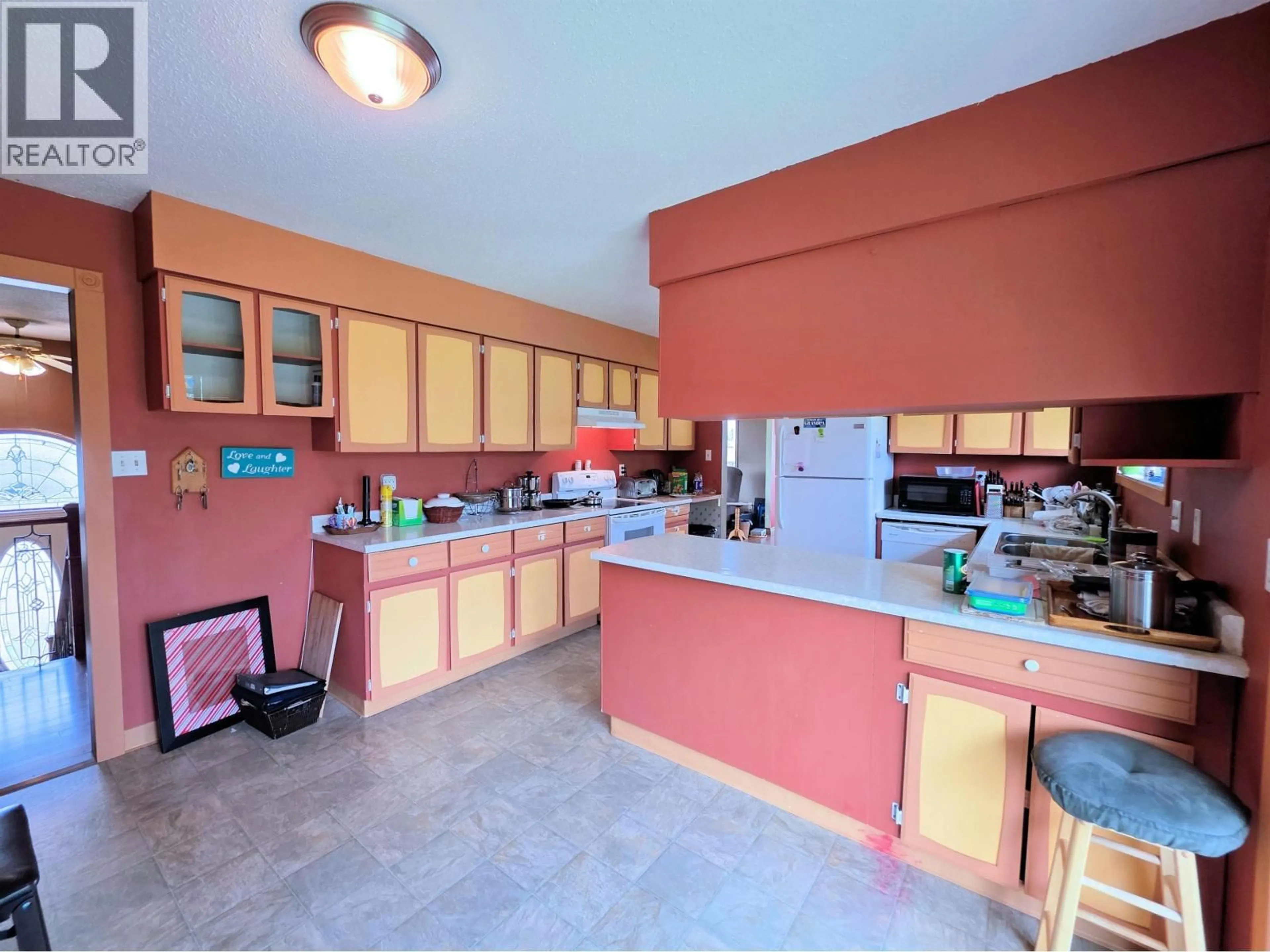 Standard kitchen, ceramic/tile floor for 226 CENTENNIAL DRIVE, Mackenzie British Columbia V0J2C0