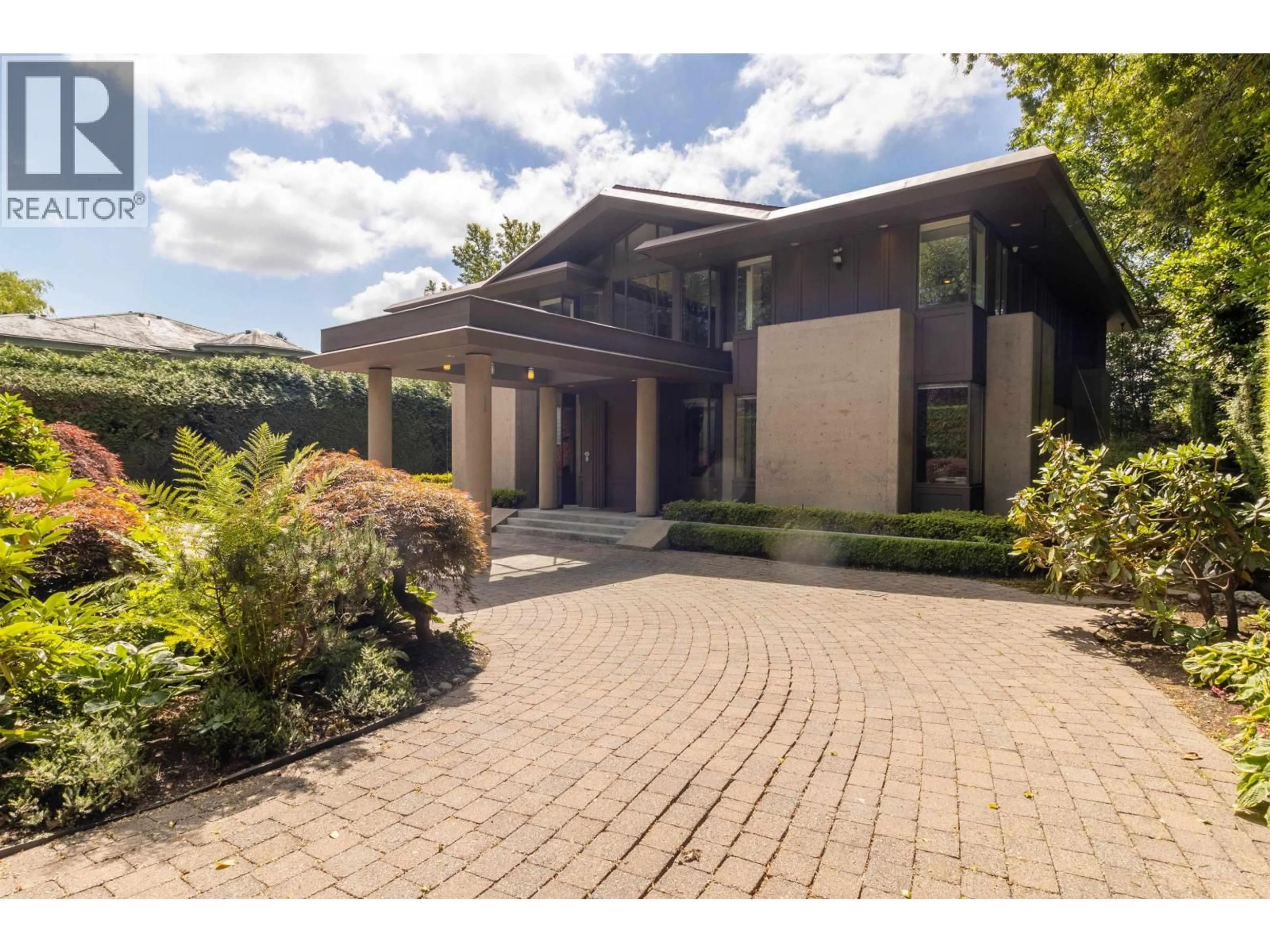 A pic from outside/outdoor area/front of a property/back of a property/a pic from drone, street for 1178 LAURIER AVENUE, Vancouver British Columbia V6H1Y5