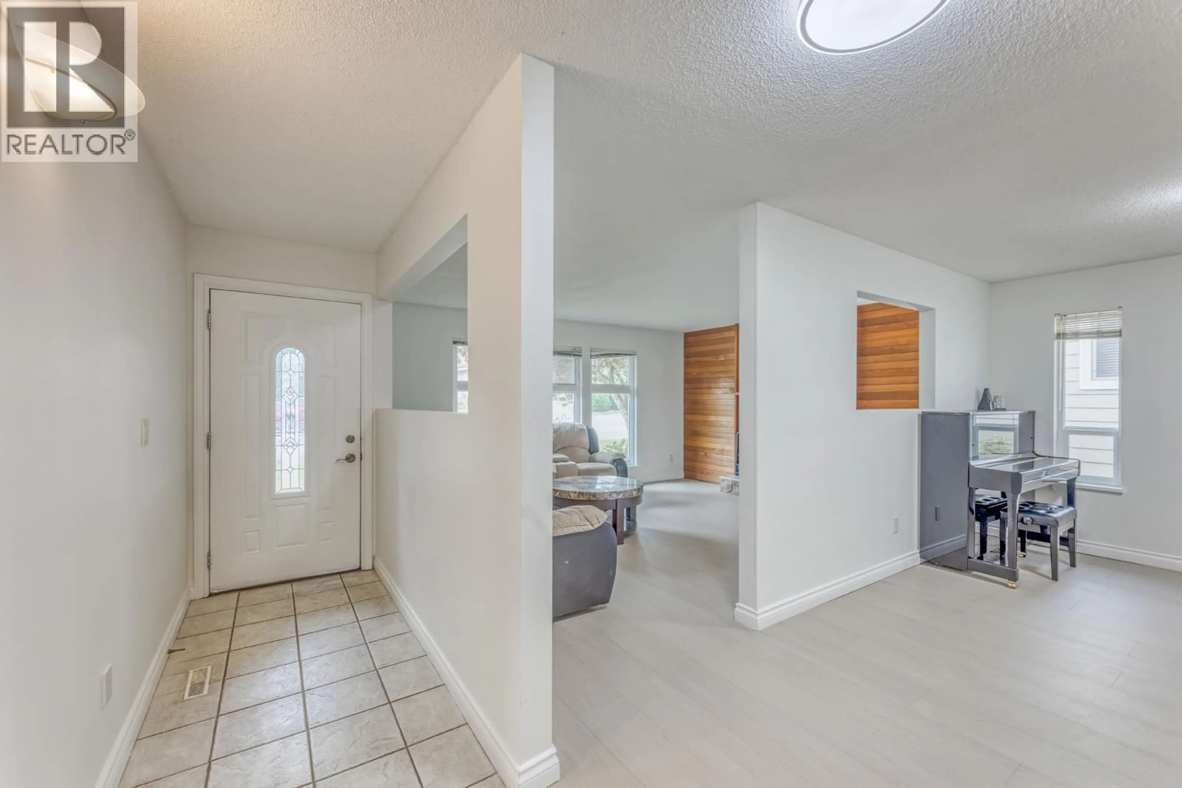 Indoor entryway for 1309 NESTOR STREET, Coquitlam British Columbia V3E1V5