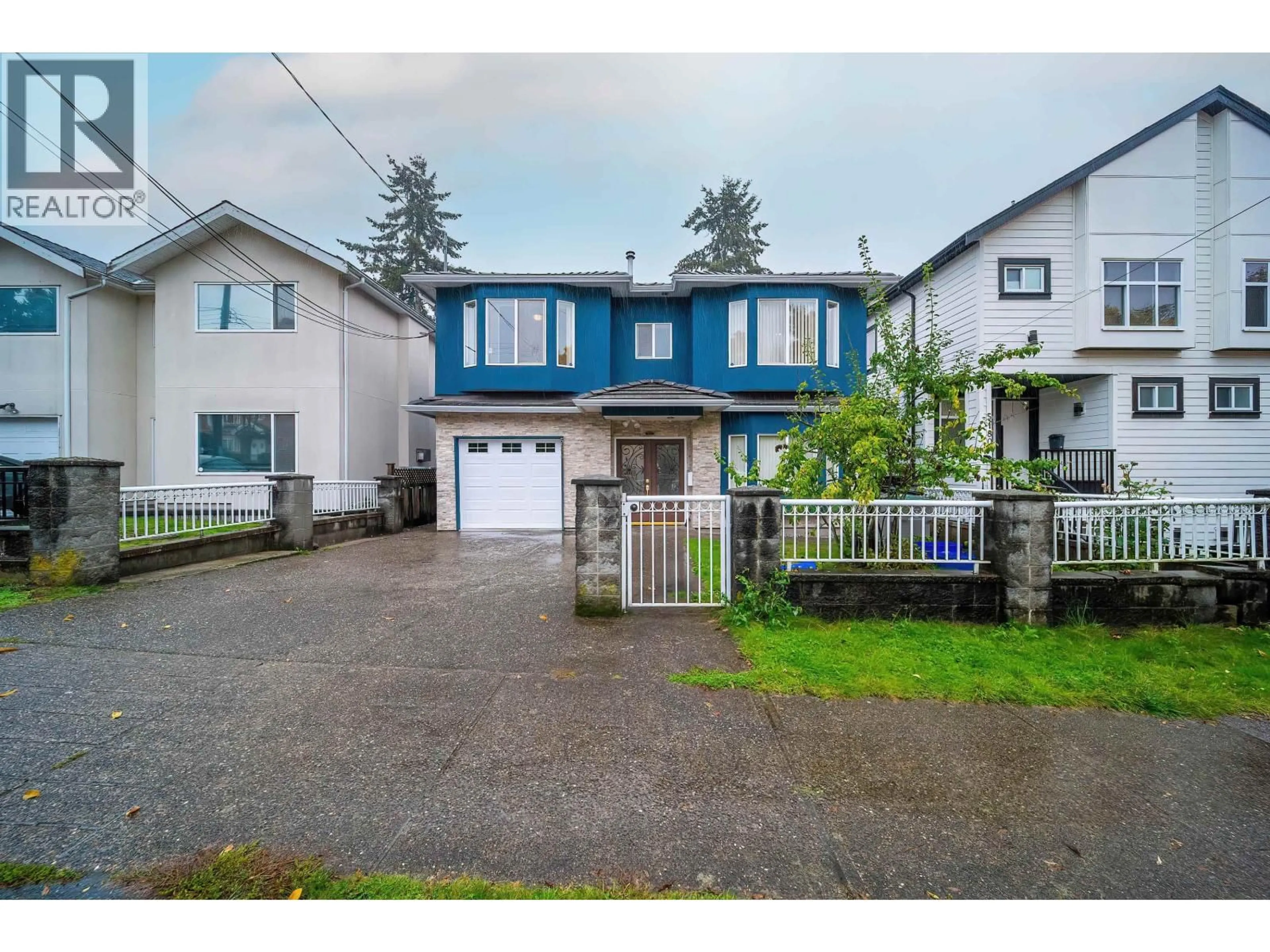 A pic from outside/outdoor area/front of a property/back of a property/a pic from drone, street for 5174 ABERDEEN STREET, Vancouver British Columbia V5R4M3