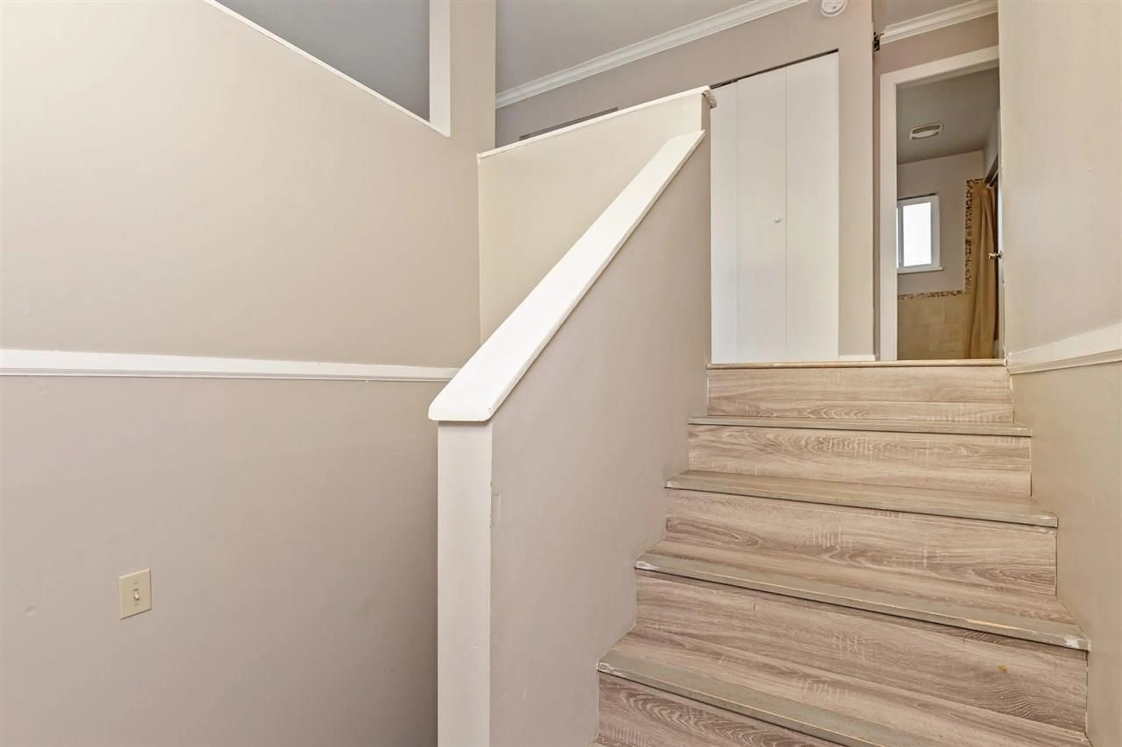 Stairs for 31511 MARSHALL, Abbotsford British Columbia V2T6B1